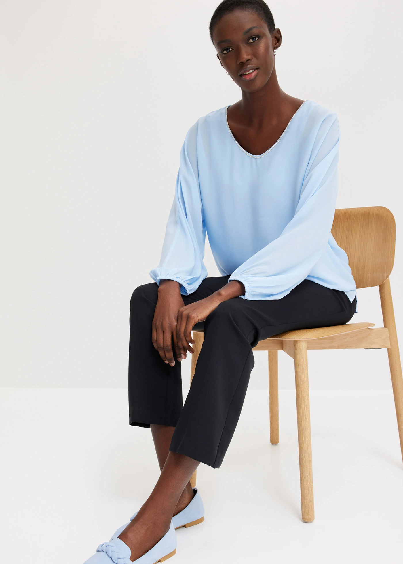 Chiffon tuniek met strass • lichtblauw • bonprix online shop