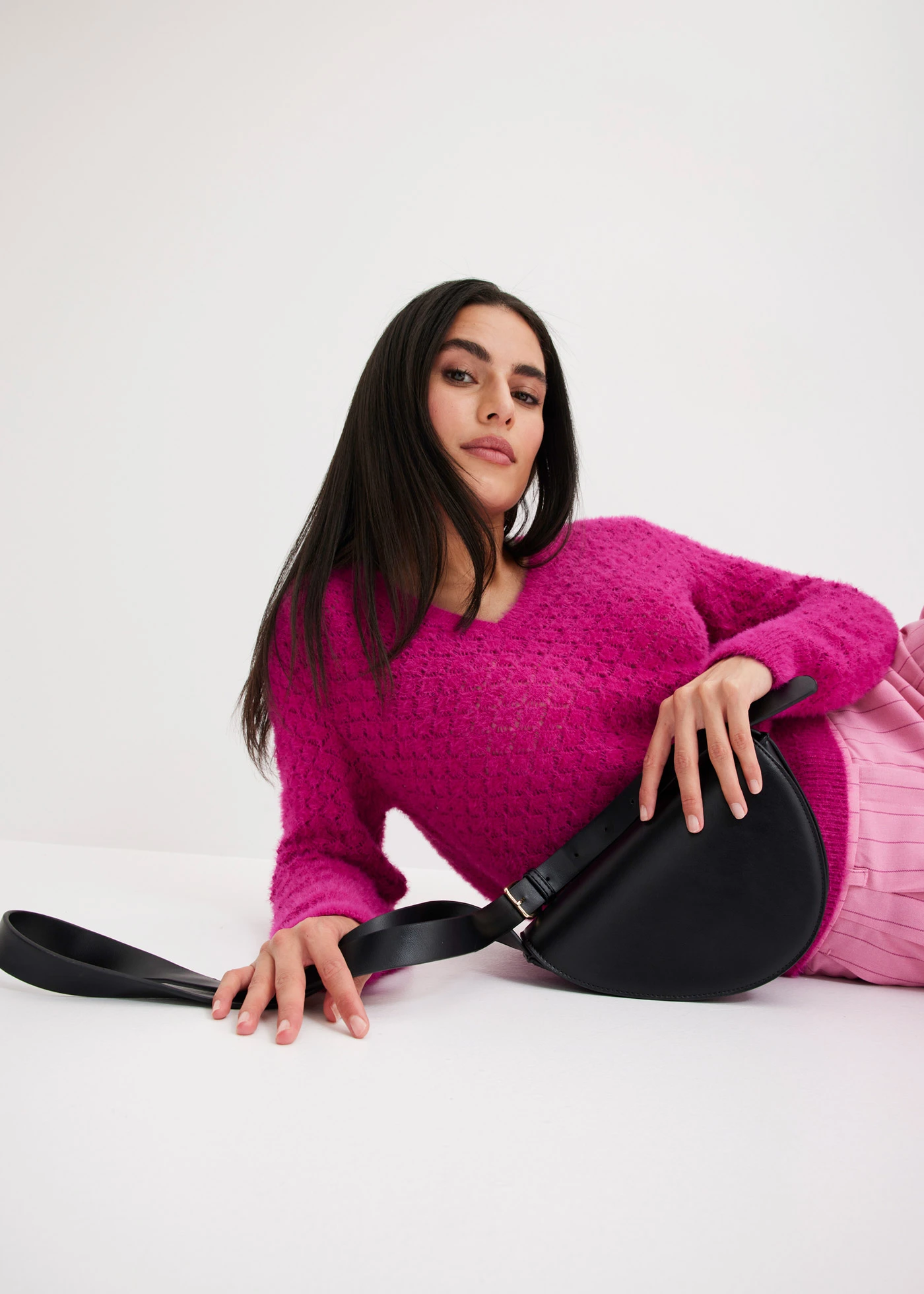 Kabelka přes rameno, s asymetrickým vzhledem • černá • bonprix obchod