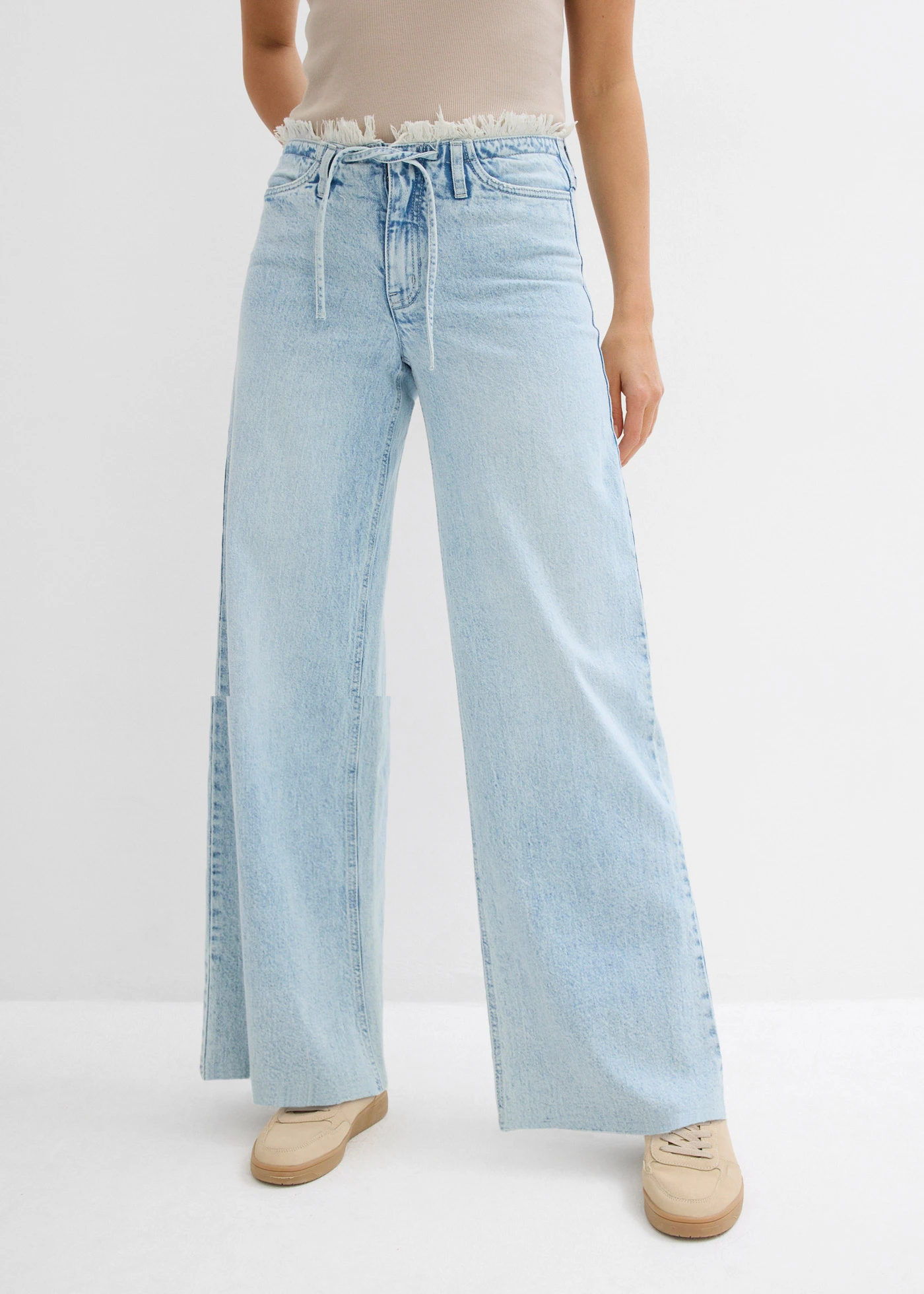 Wide leg jeans met franjes aan de zijkanten, mid waist • ijsblauw denim used • bonprix online shop