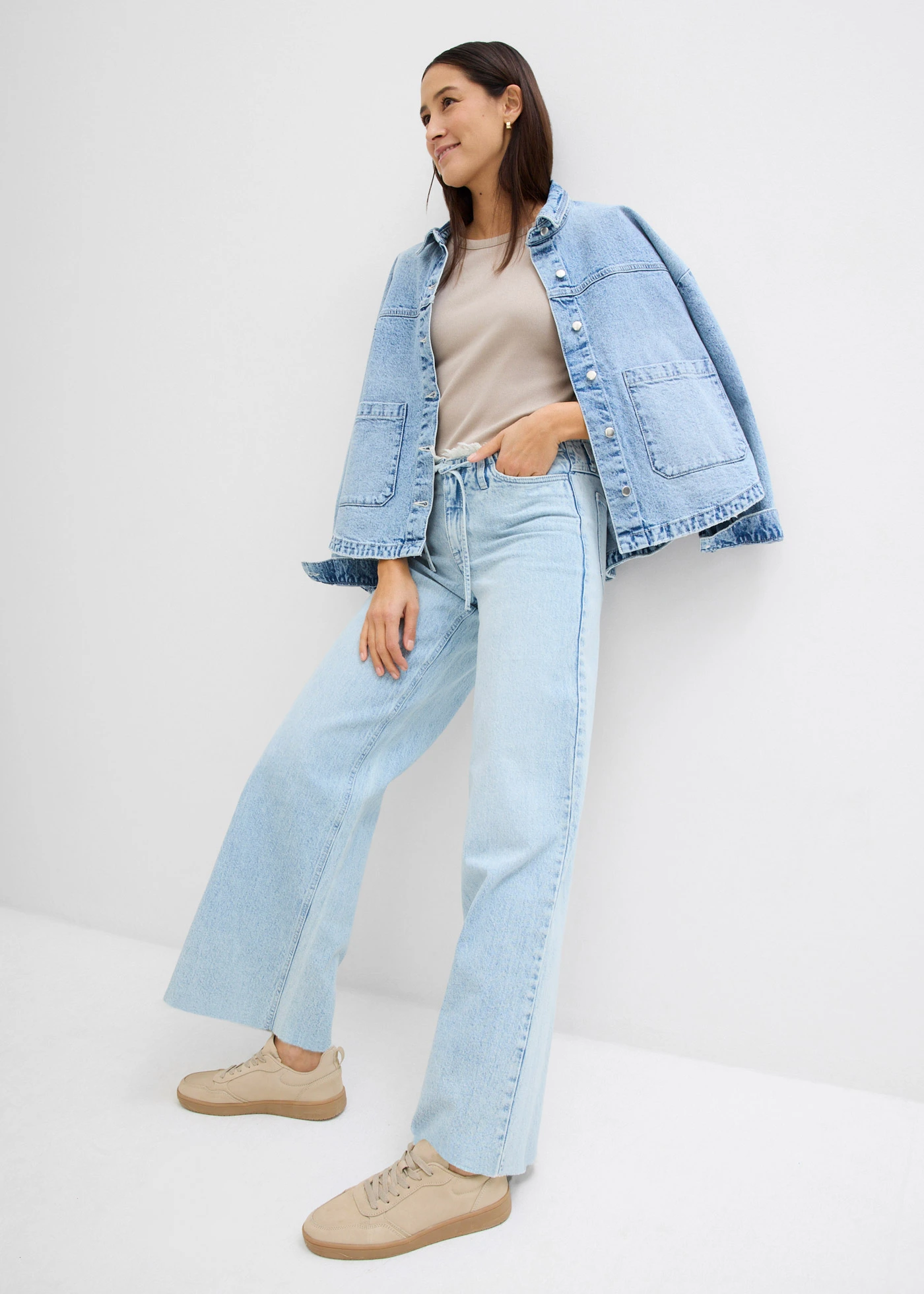 Wide leg jeans met franjes aan de zijkanten, mid waist • ijsblauw denim used • bonprix online shop
