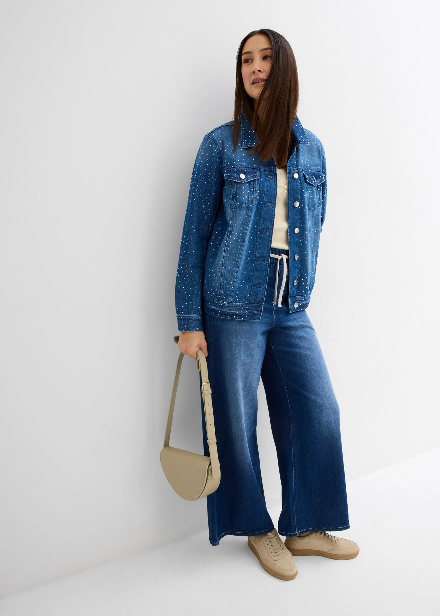 Kurtka dżinsowa ze sztrasami • niebieski denim "used" • bonprix obchod