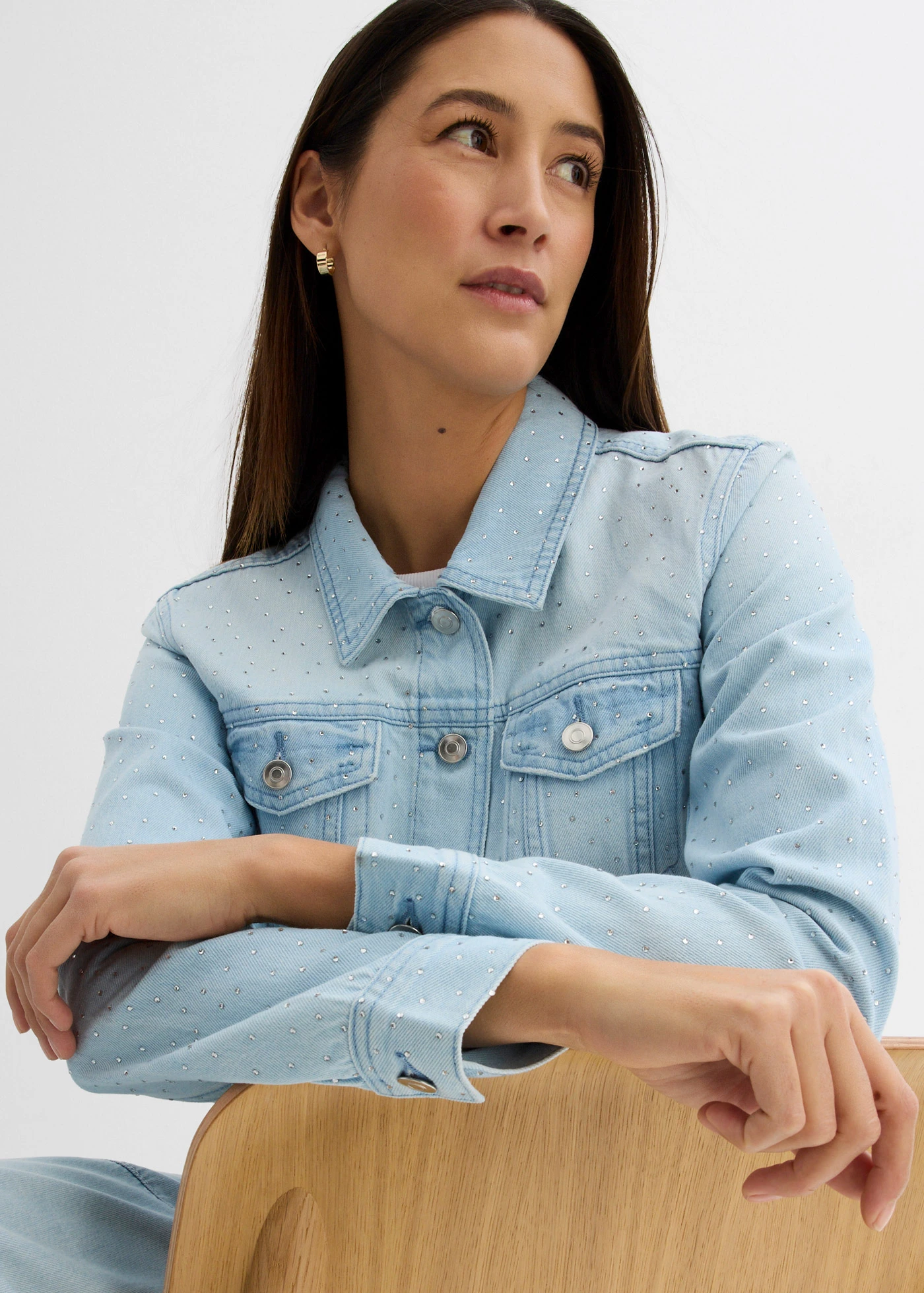 Kurtka dżinsowa ze sztrasami • lodowy niebieski denim "used" • bonprix obchod