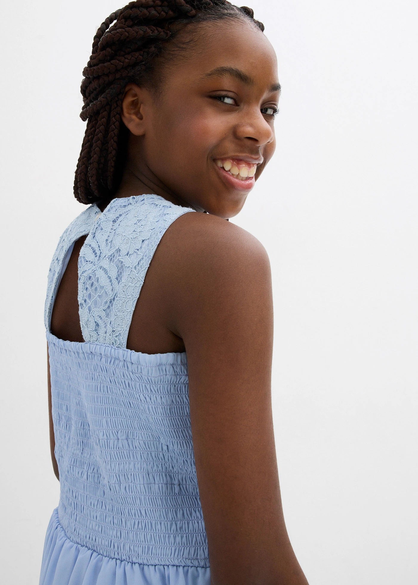 Robe courte à dentelle • bleu poudré • Boutique bonprix