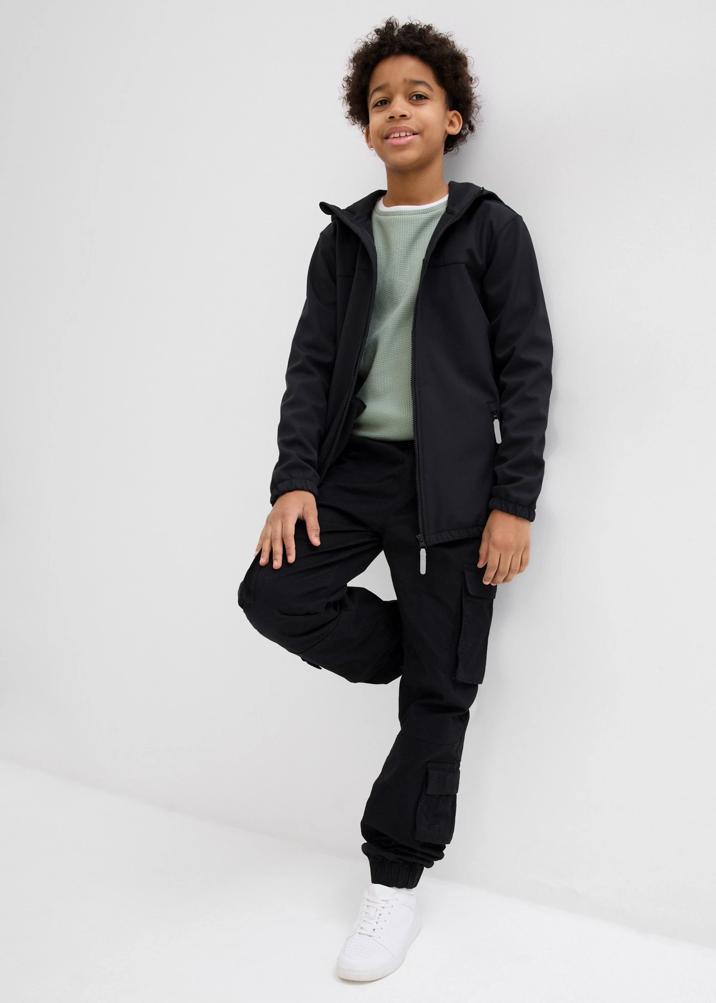 Veste softshell déperlante à capuche • noir • Boutique bonprix