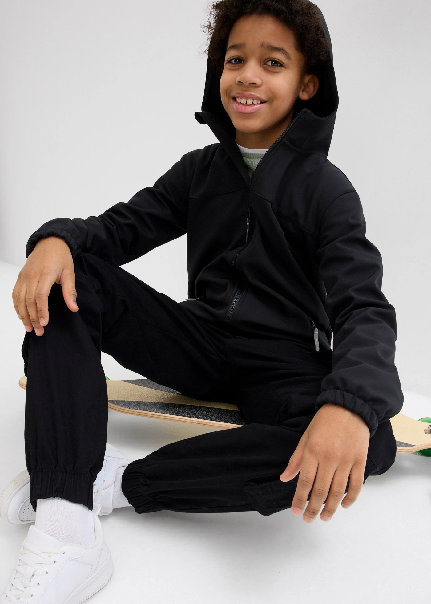 Waterafstotende softshell jas met capuchon • zwart • bonprix online shop