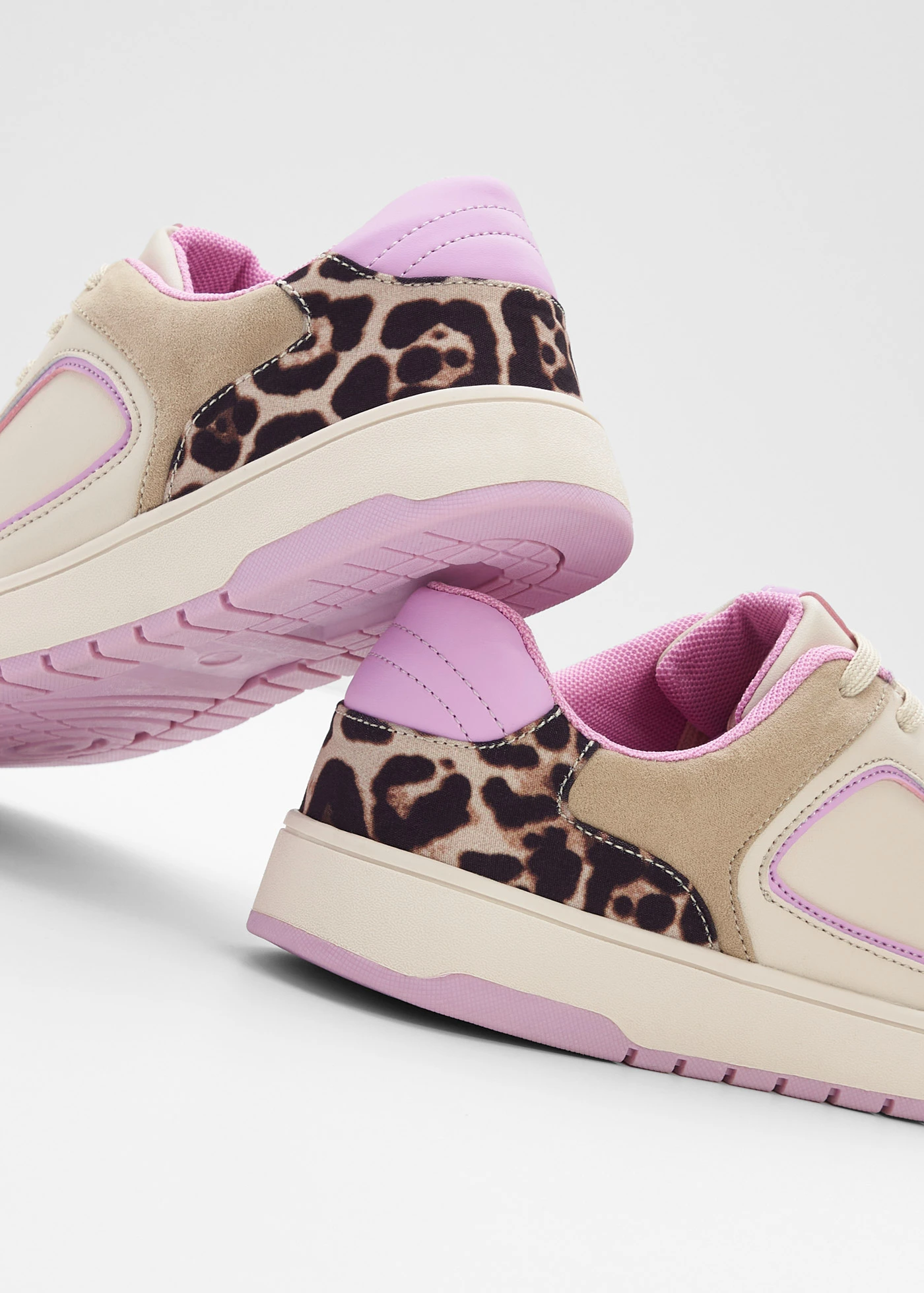 Sneakers avec détails léopard • beige/mauve rosé • Boutique bonprix