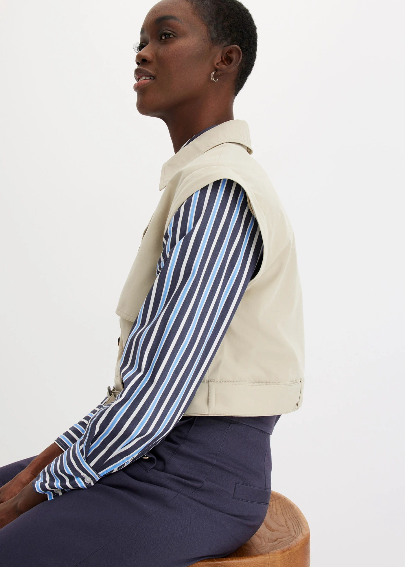 Trenchcoat met afneembare mouwen • rookkaki • bonprix online shop