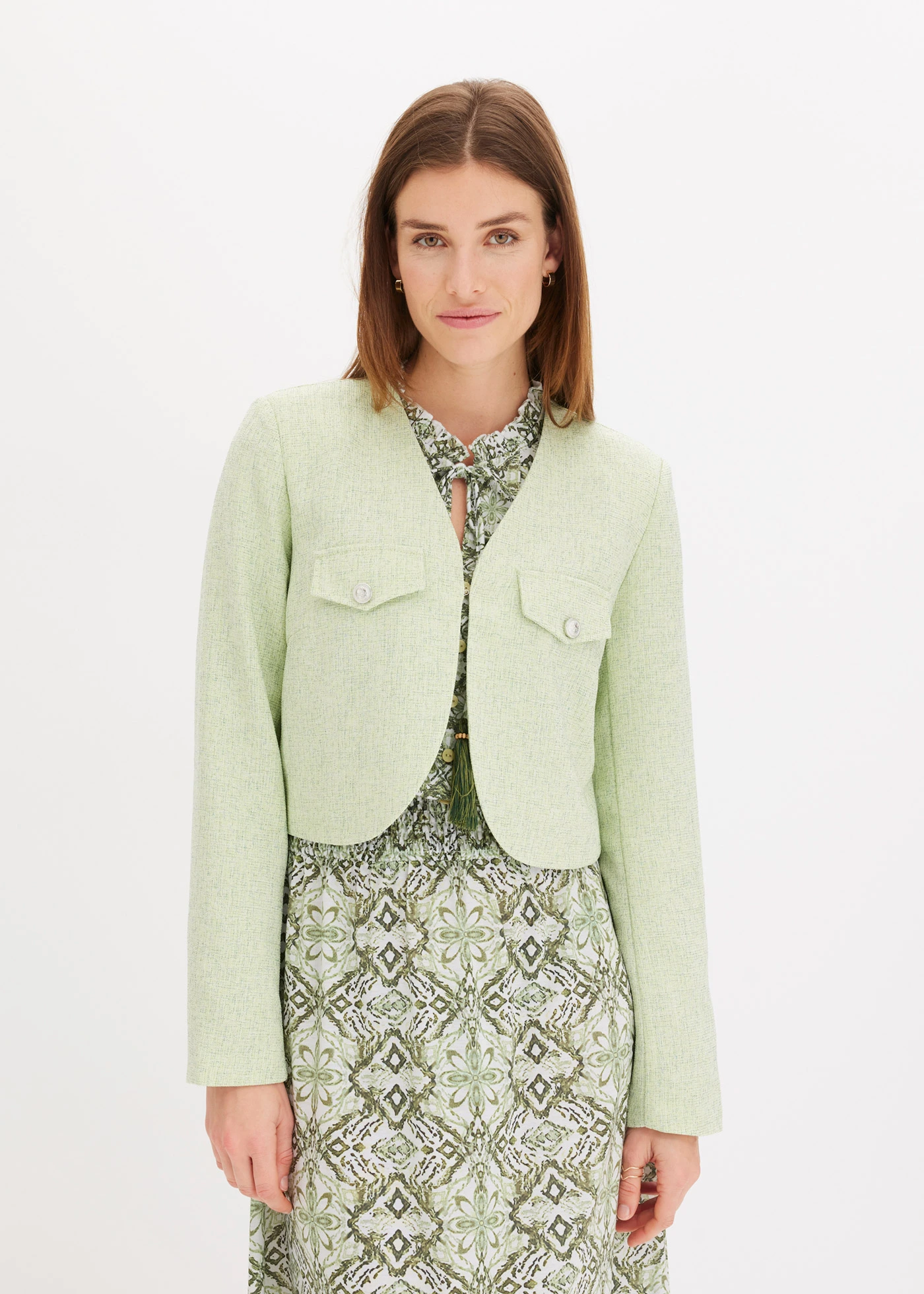 Korte blazer van bouclé • lichtrietgroen gemêleerd • bonprix online shop