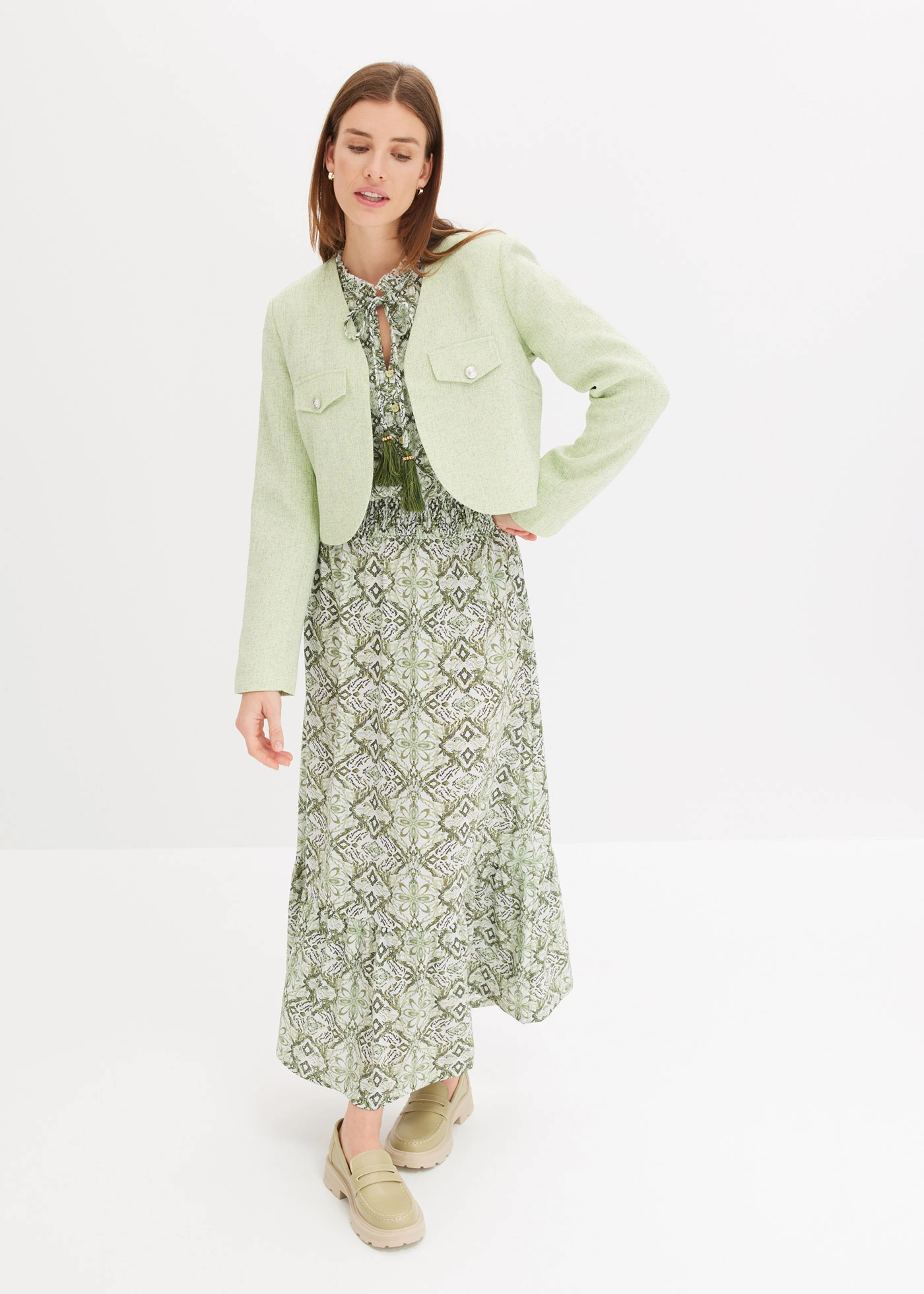 Korte blazer van bouclé • lichtrietgroen gemêleerd • bonprix online shop