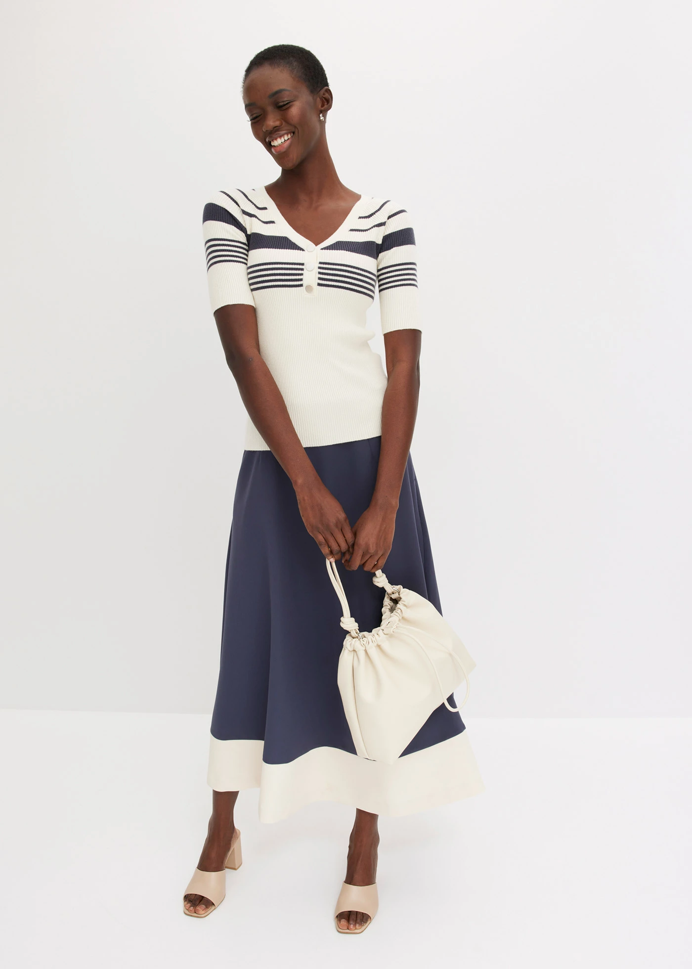 Fijn gebreide trui met sierknopen • ivoorkleur-nachtblauw gestreept • bonprix online shop