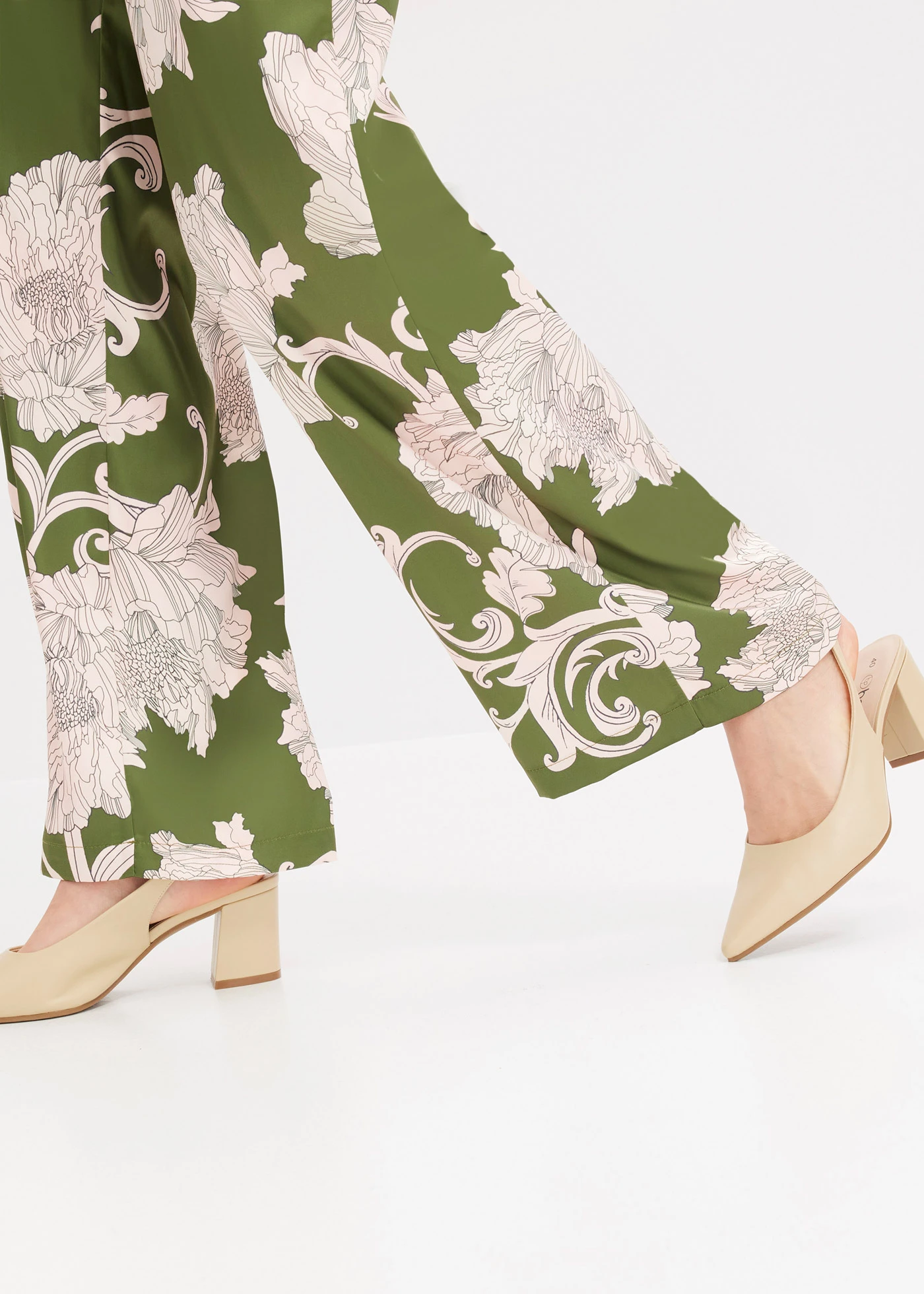 Palazzo kalhoty ze splývavého saténu • zelená s květy • bonprix obchod