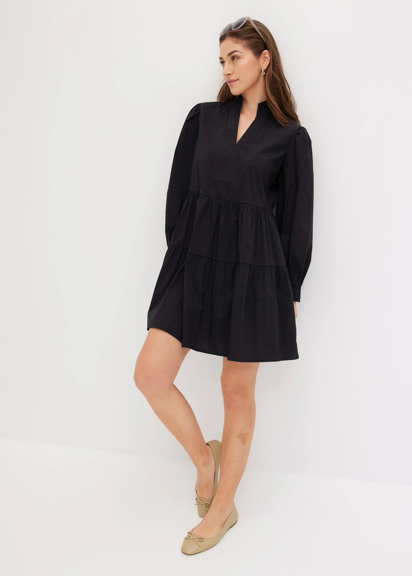 Mini jurk met volants • zwart • bonprix online shop