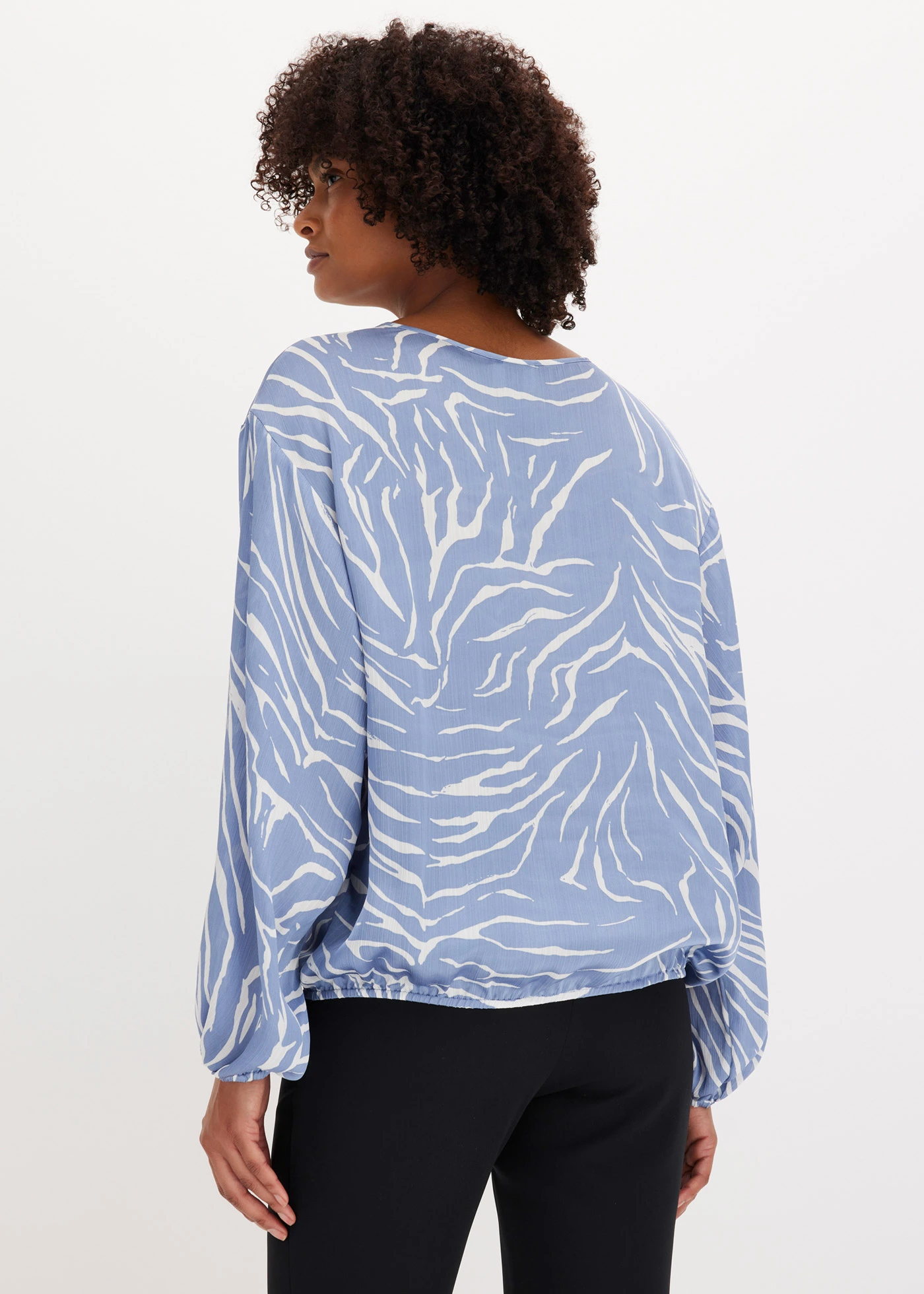 Gedessineerde tuniek van satijn • mat blauw-wolwit • bonprix online shop