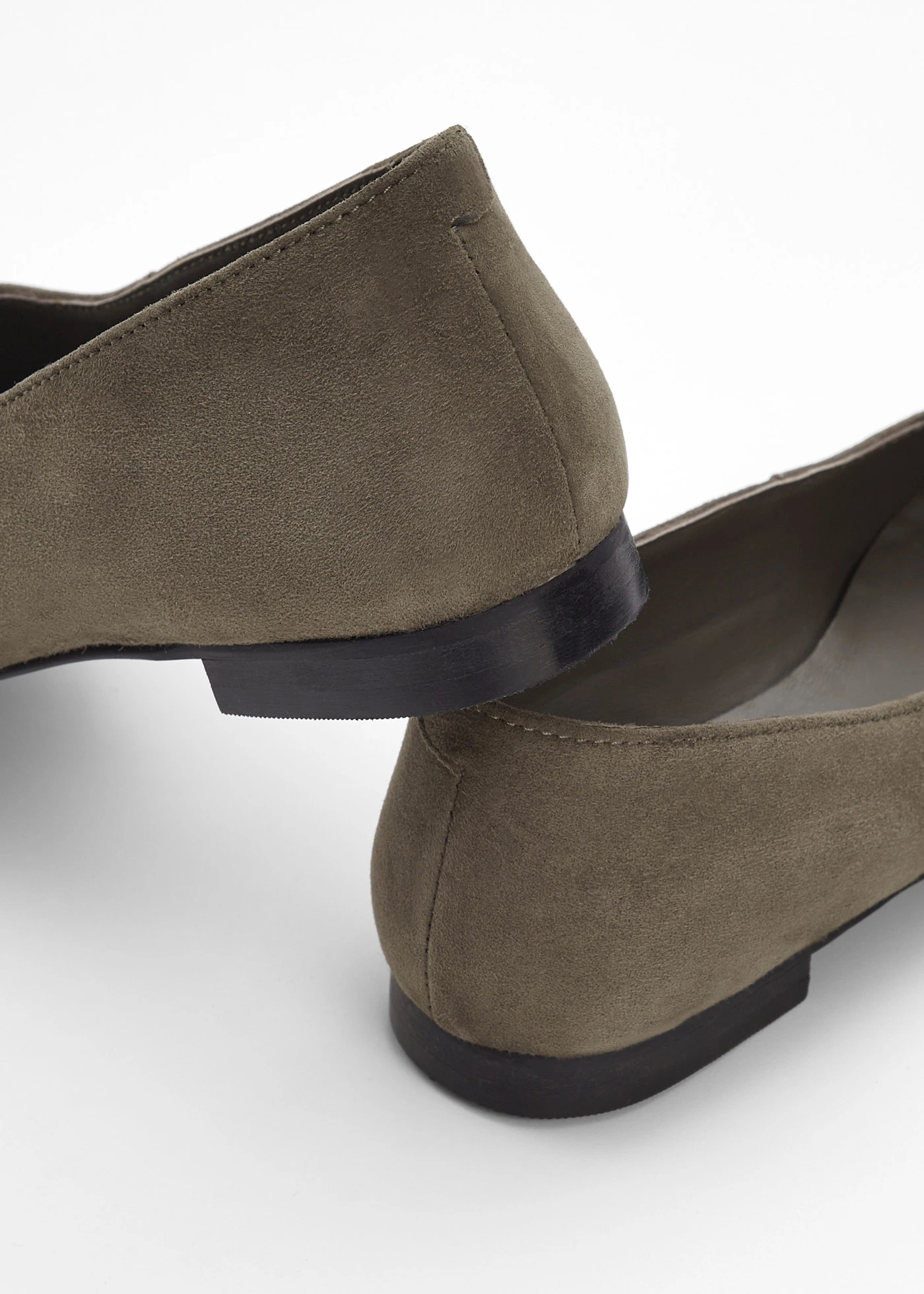 Ballerines en cuir velours • olive foncé • Boutique bonprix