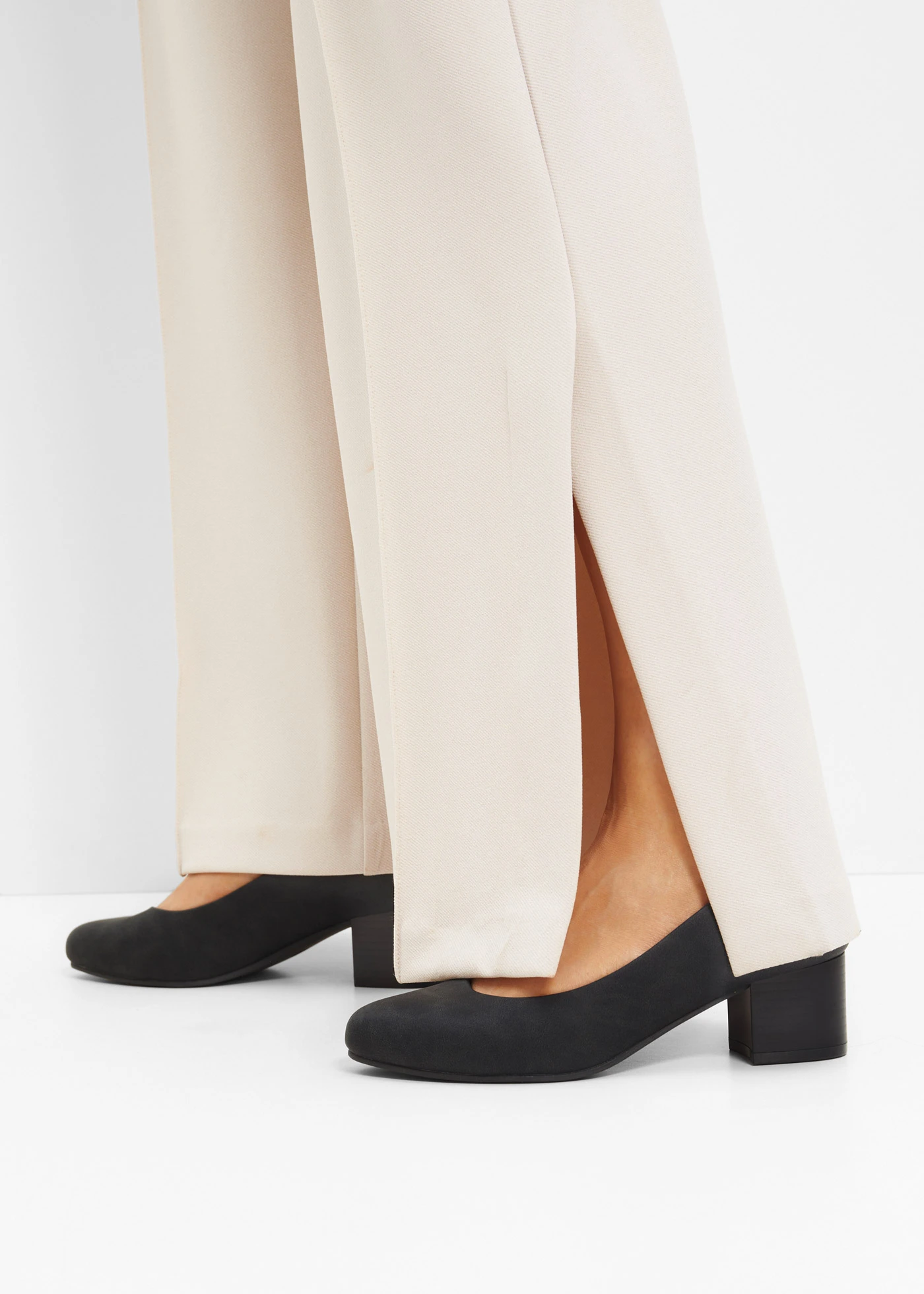 Pantofi pumps cu branț căptușit • negru • magazin bonprix