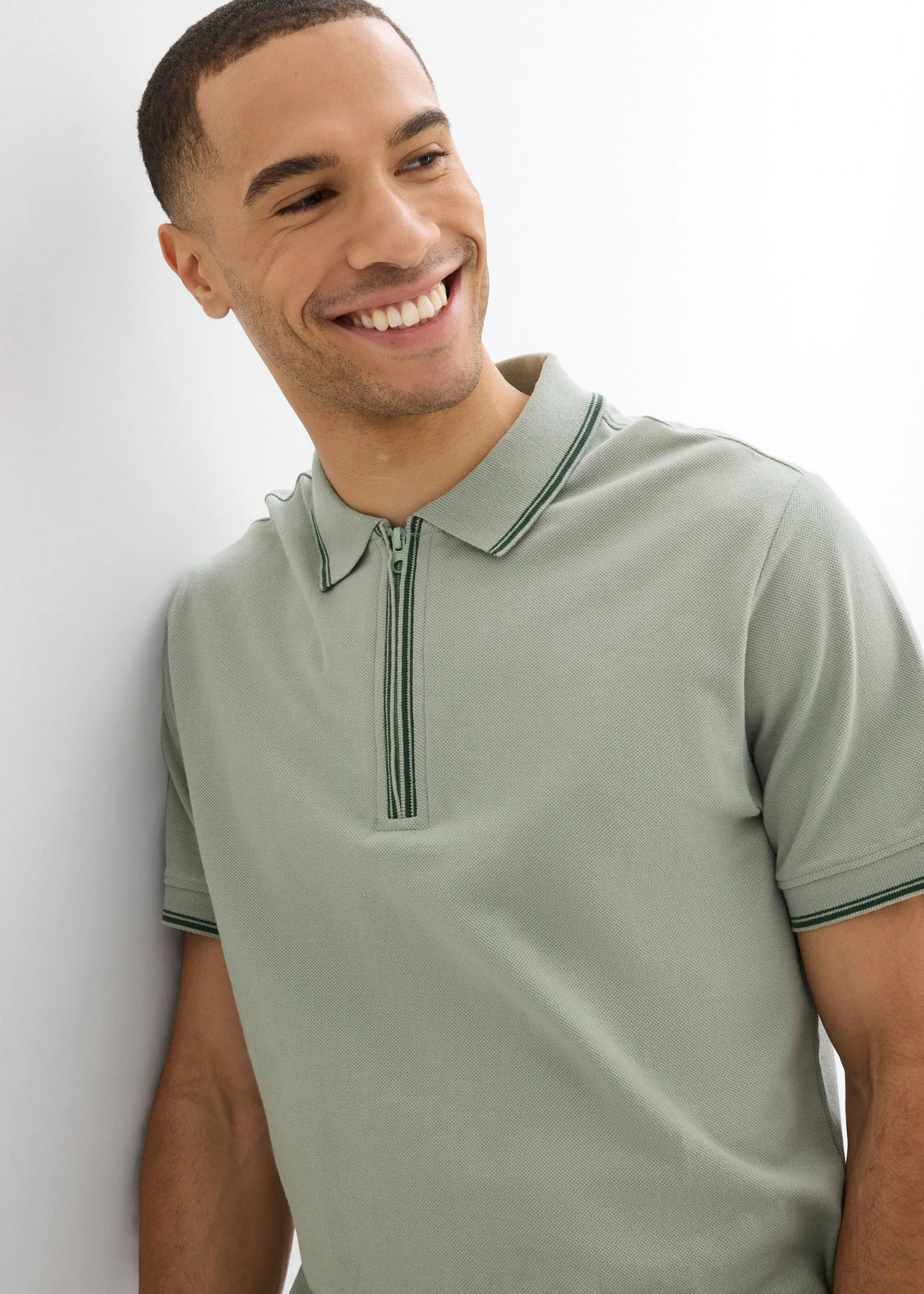 Piqué poloshirt van katoen met ritssluiting • rookgroen • bonprix online shop