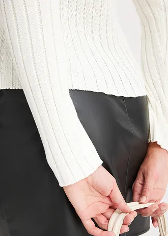 Sweter w prążek z dekoracyjną tasiemką z perełkami • biel wełny • sklep bonprix