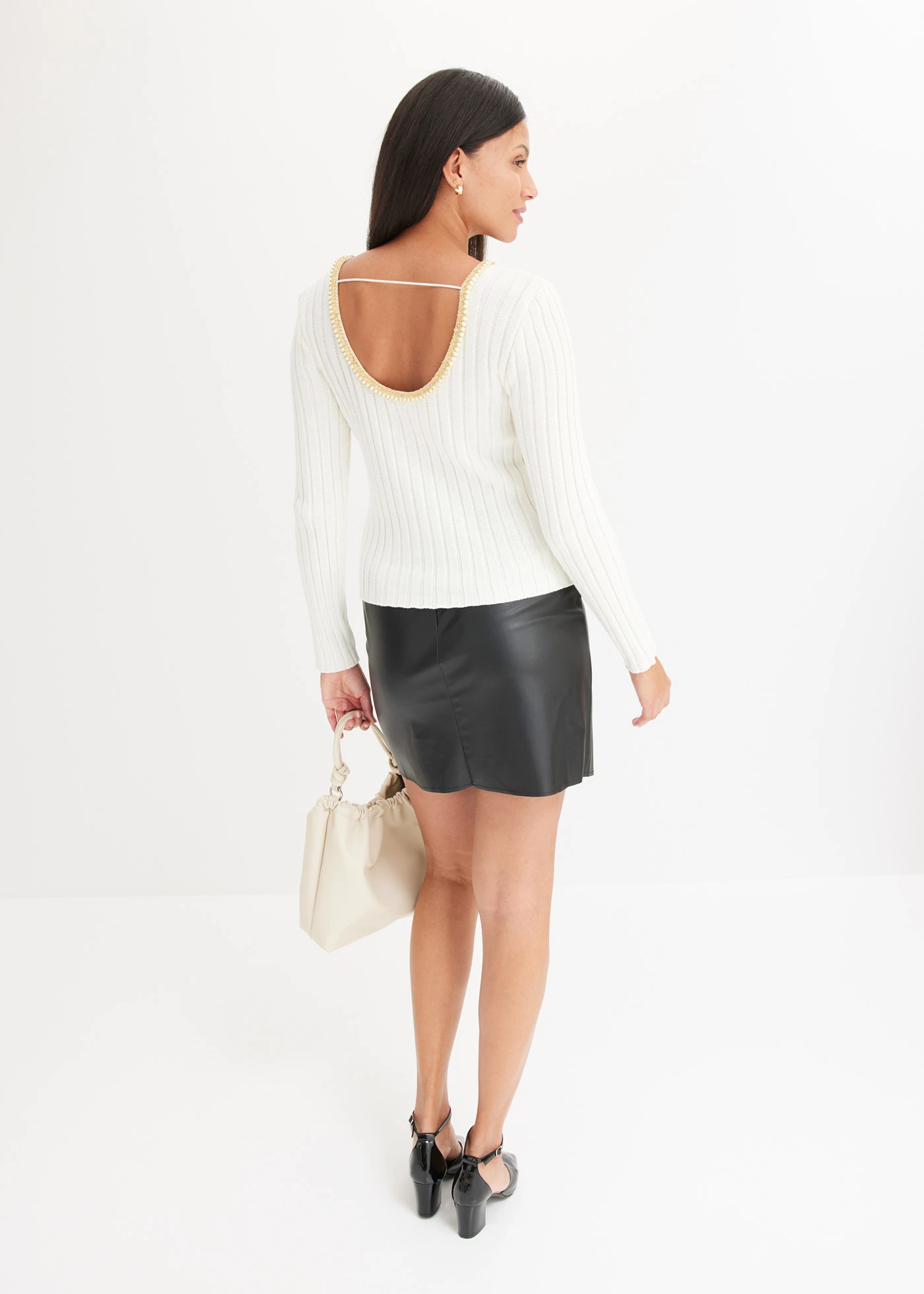 Sweter w prążek z dekoracyjną tasiemką z perełkami • biel wełny • sklep bonprix