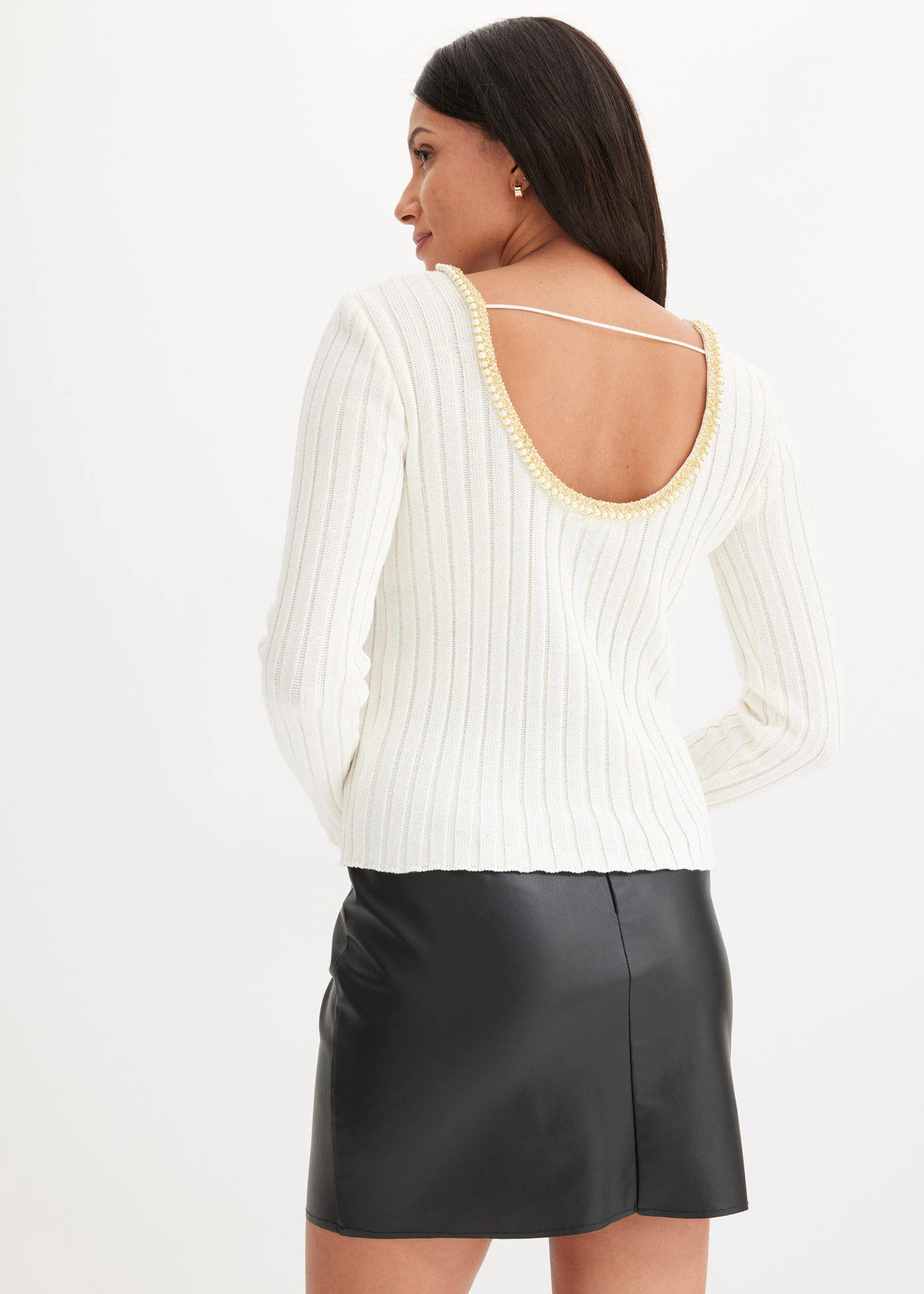 Sweter w prążek z dekoracyjną tasiemką z perełkami • biel wełny • sklep bonprix