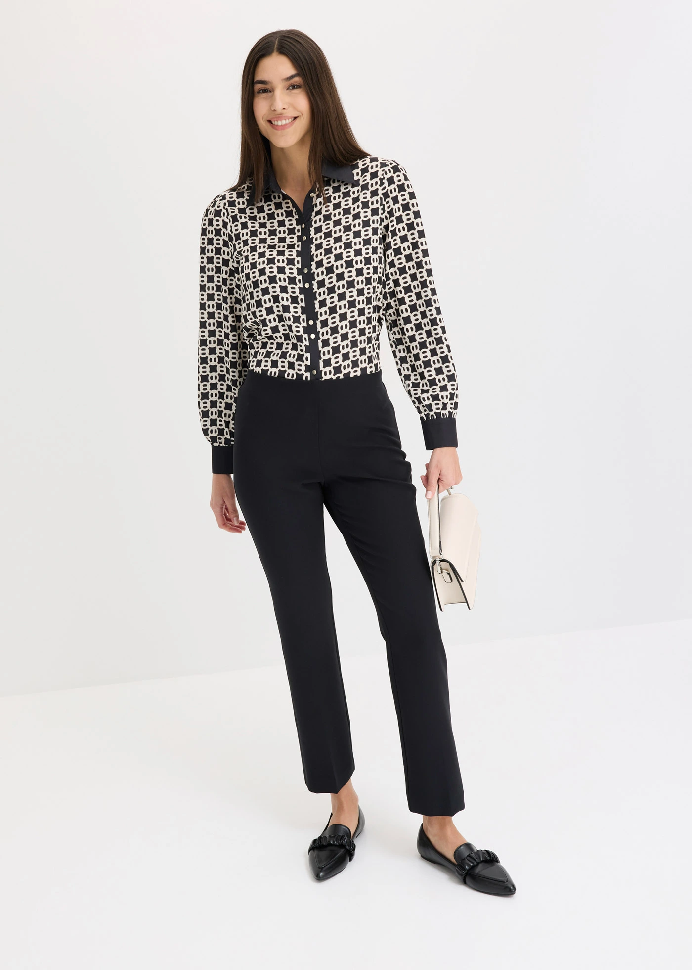 Satijnen blouse • zwart-wolwit grafische print • bonprix online shop