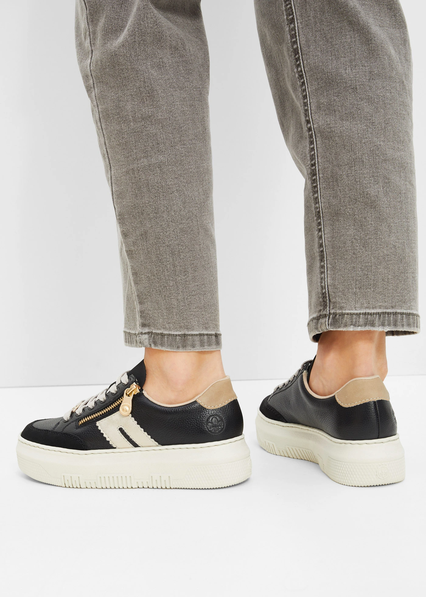 Leren plateau sneakers van Rieker • zwart • bonprix online shop