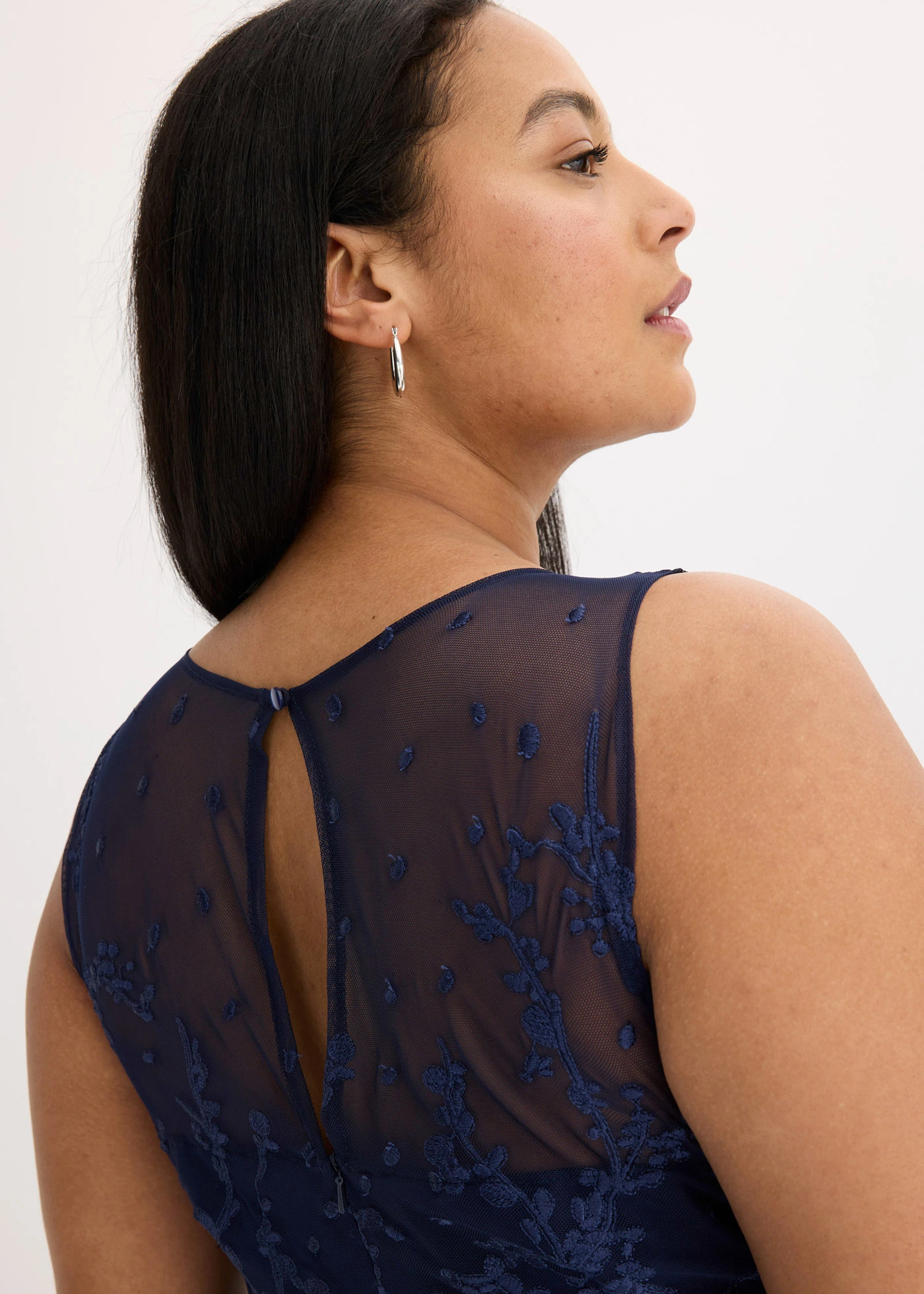 Kanten jurk met borduursel • middernachtblauw plus size • bonprix online shop