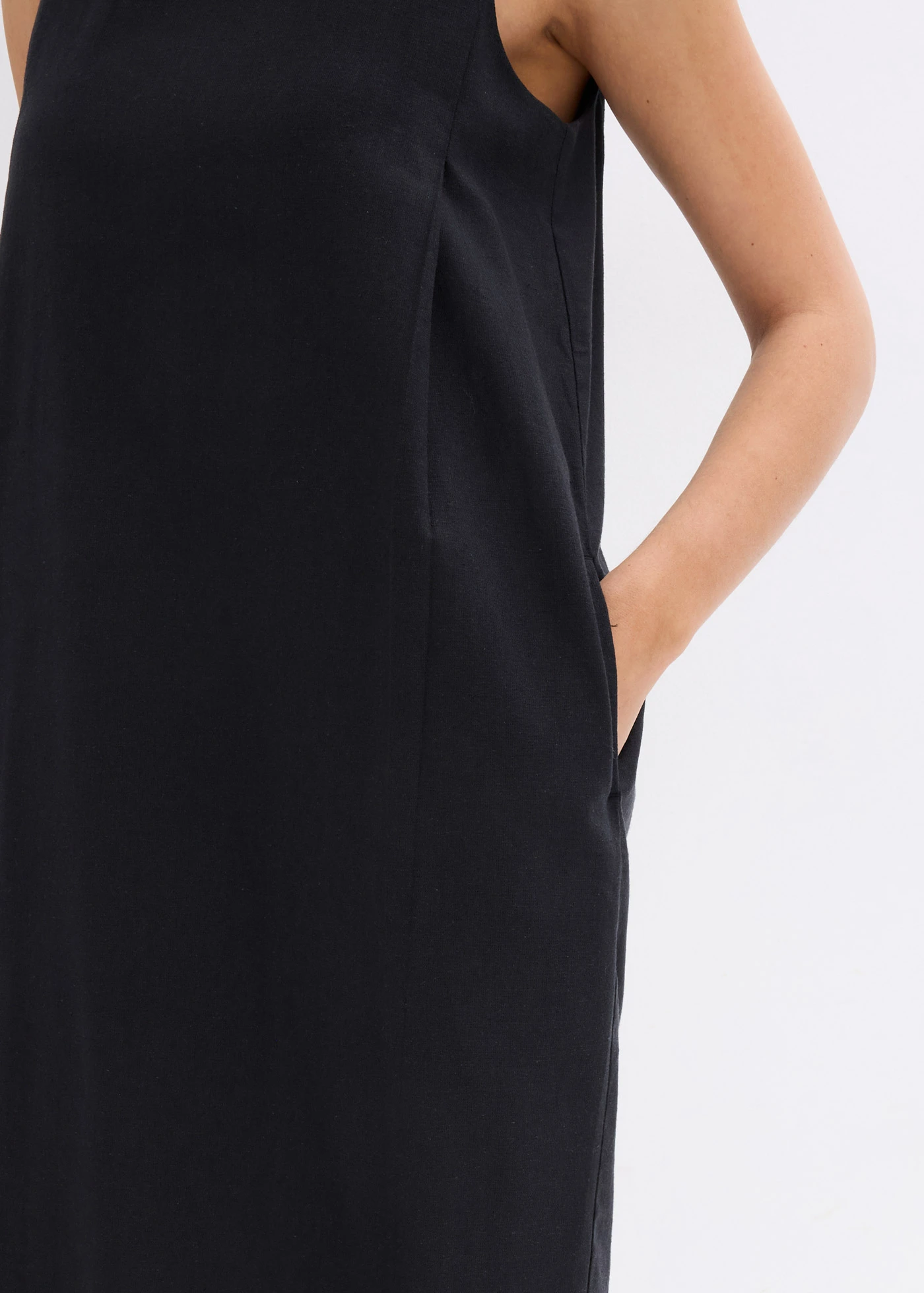 Rochie midi cu buzunare laterale, din amestec cu viscoză • negru • magazin bonprix