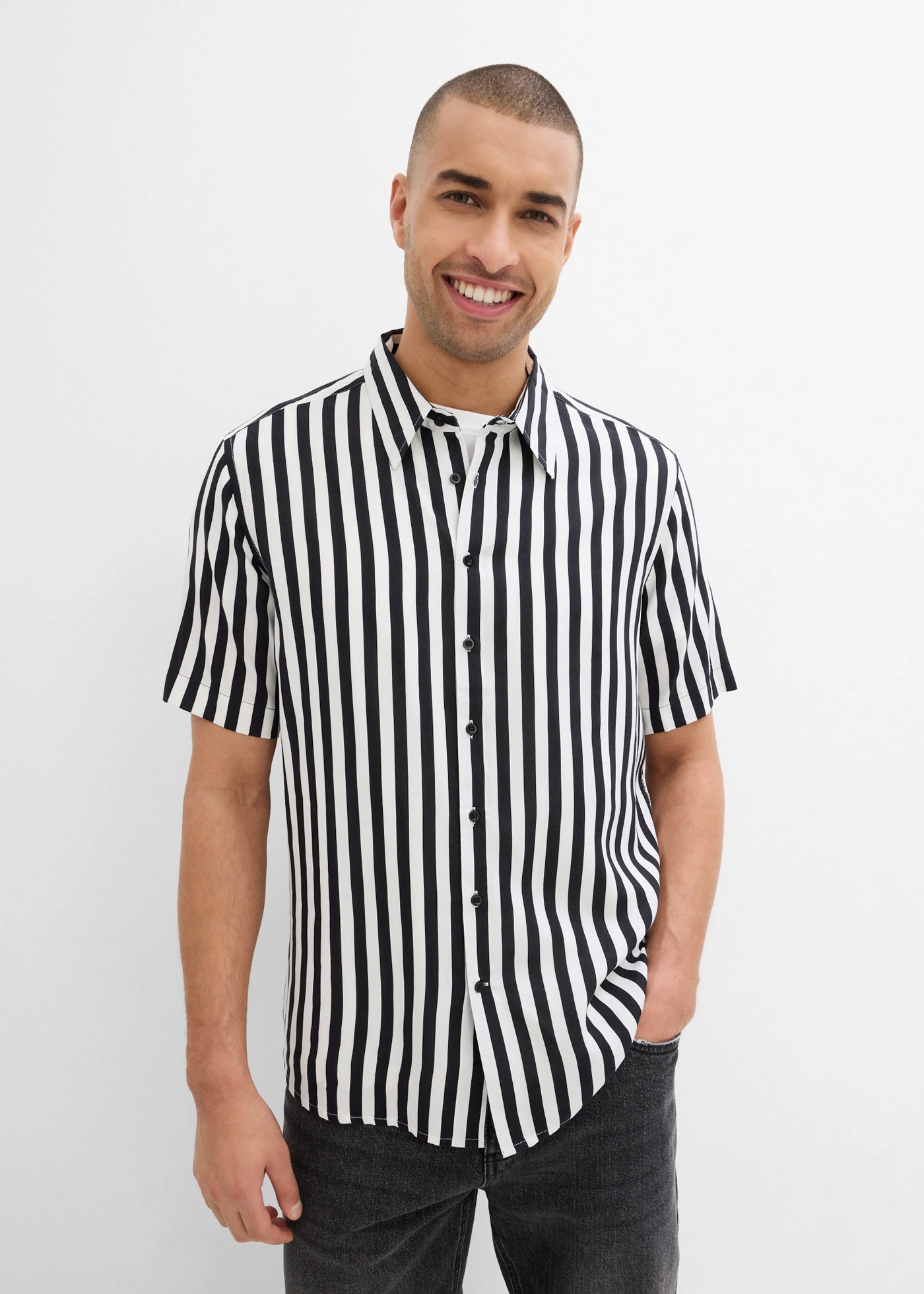 Košile s krátkým rukávem, z měkké viskózy • černá /přírodní bílá s proužky • bonprix obchod