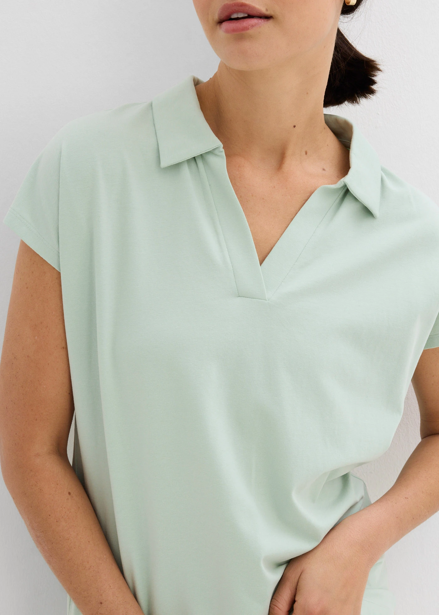 Shirt met open polokraag • lichtrietgroen • bonprix online shop