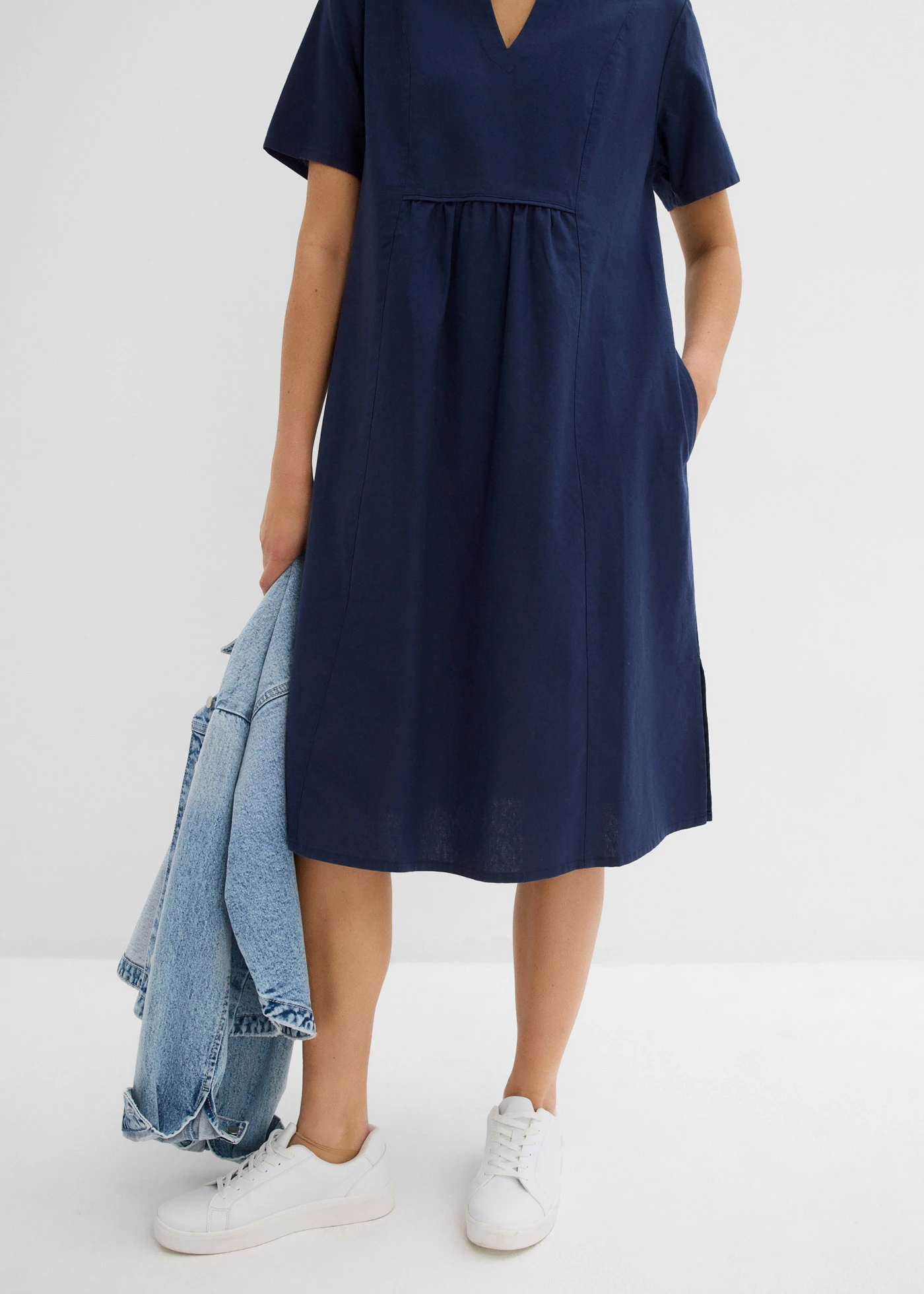 Rochie-tunică cu buzunare, din amestec de in și bumbac • bleumarin • magazin bonprix