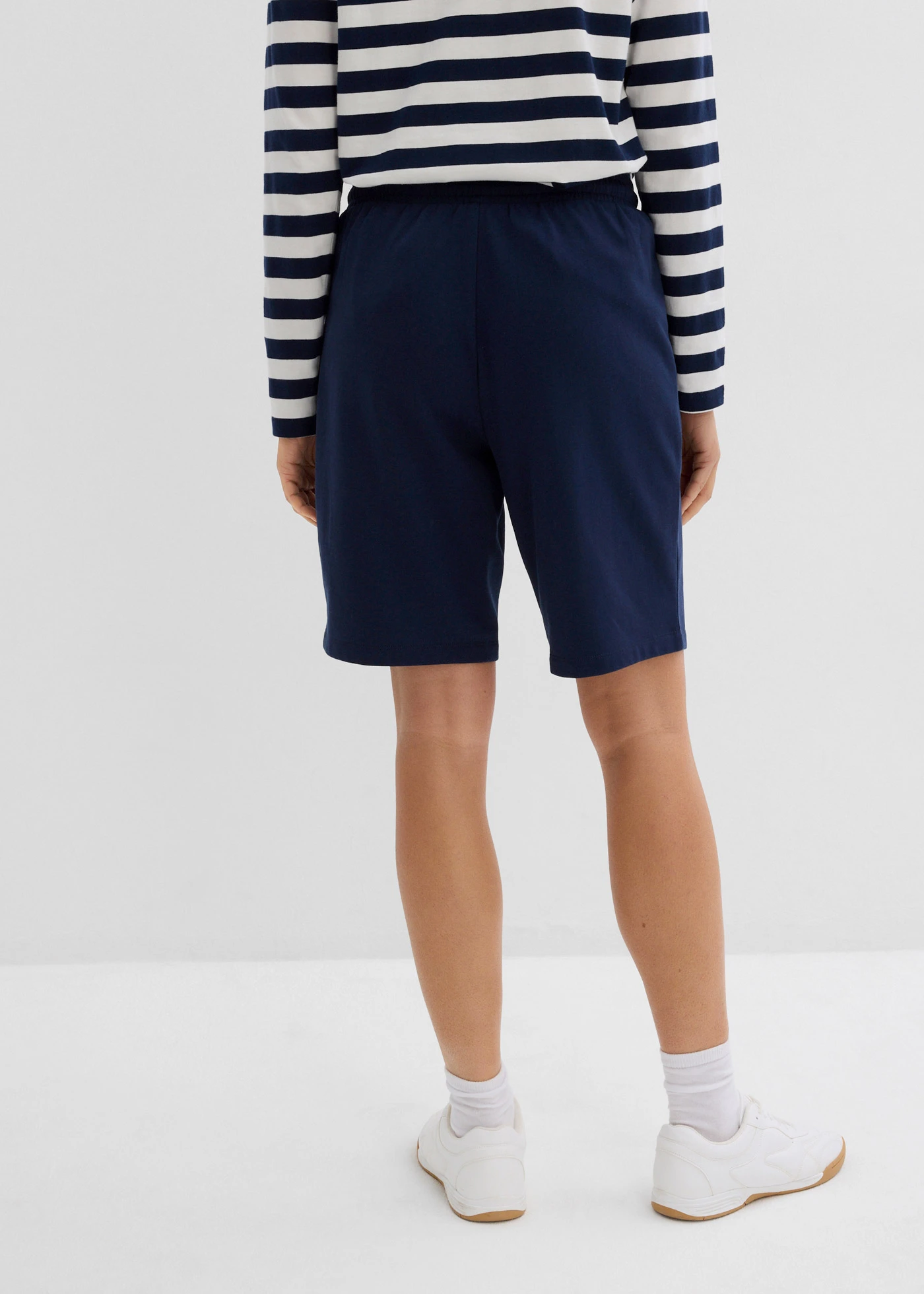 Sweat short met zakken • donkerblauw • bonprix online shop