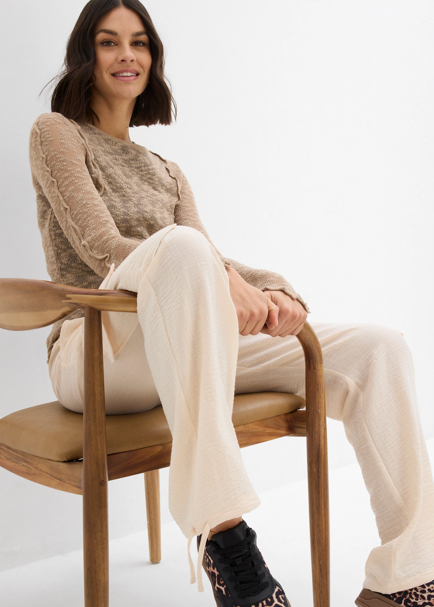 Cargo kalhoty ze splývavého materiálu • šedobéžová • bonprix obchod