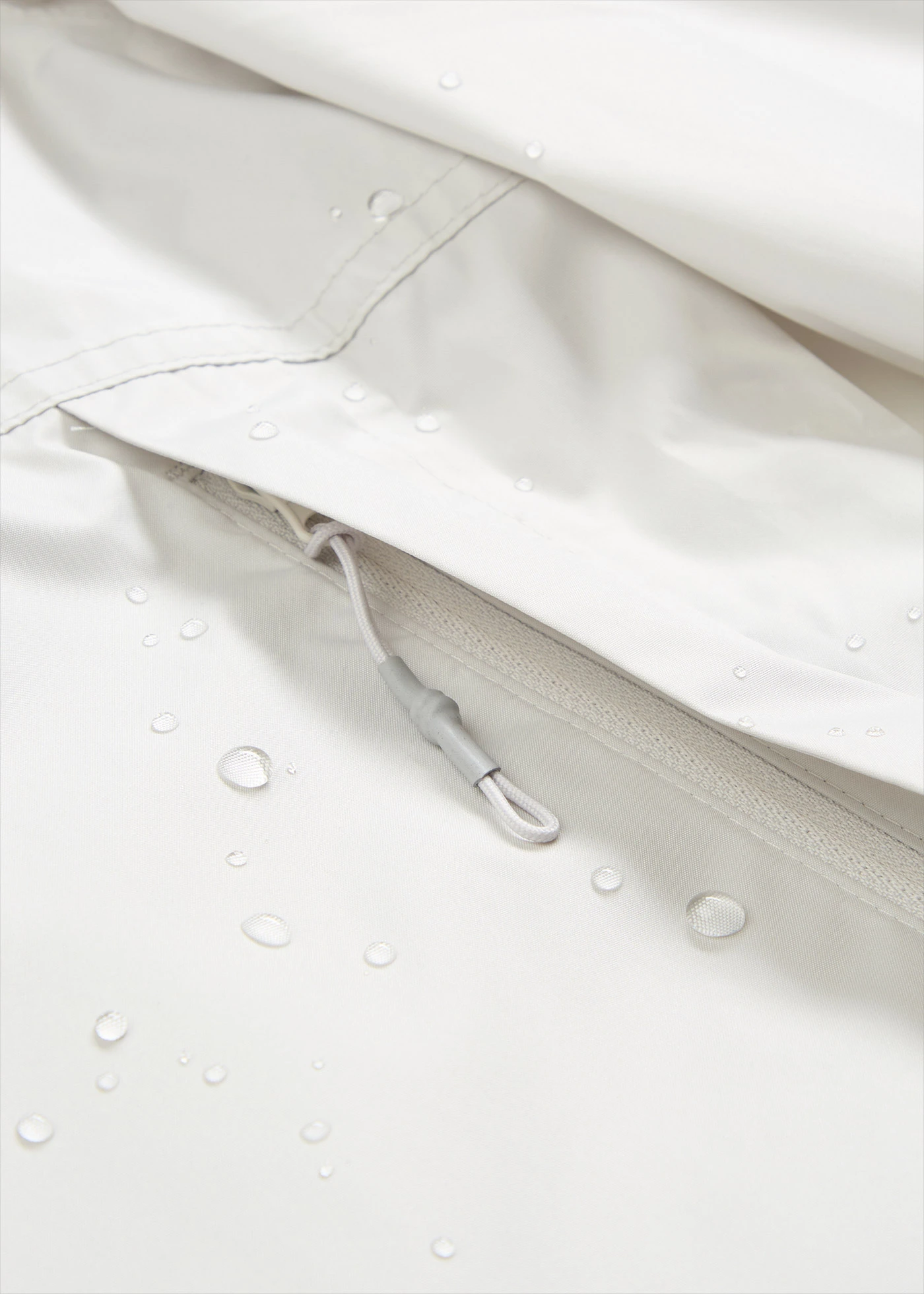 Ultralekka, wiatroszczelna i nieprzemakalna kurtka ciążowa z wstawką na nosidełko • srebrny • sklep bonprix