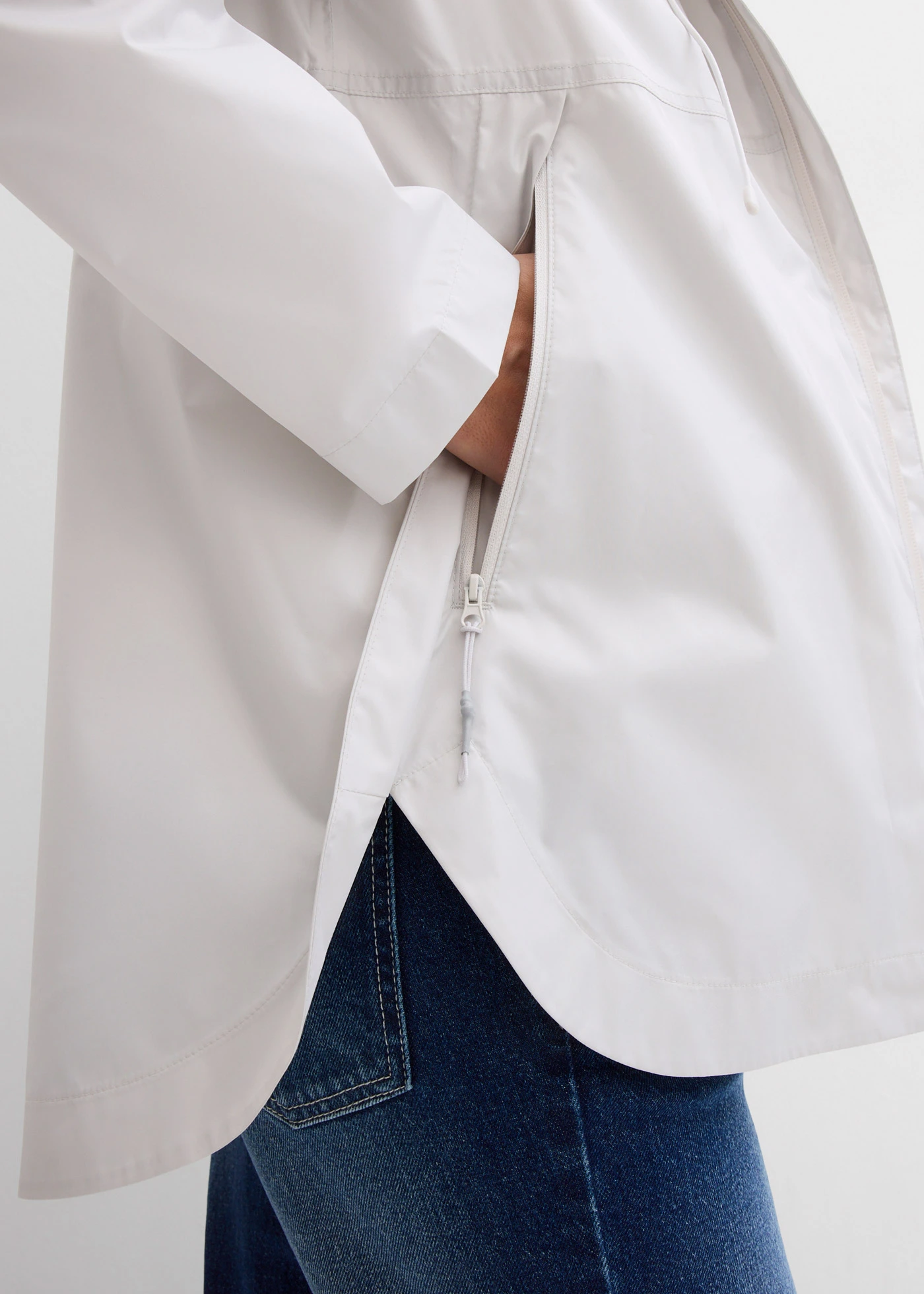 Ultralekka, wiatroszczelna i nieprzemakalna kurtka ciążowa z wstawką na nosidełko • srebrny • sklep bonprix