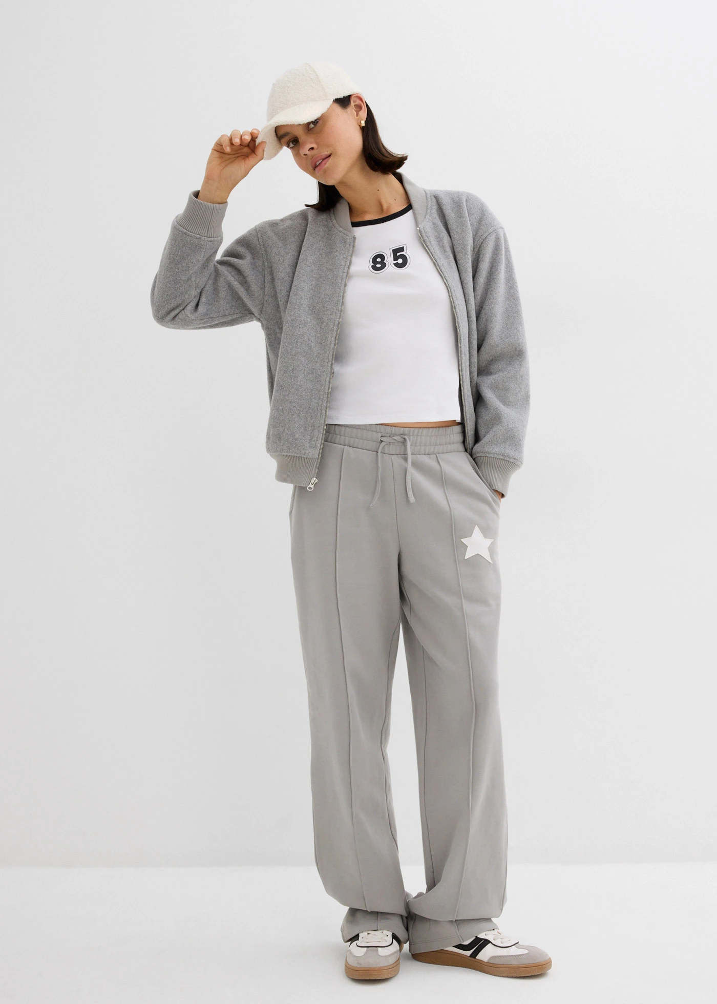 Teplákové kalhoty z čisté organické bavlny • stínově šedo-bílá s potiskem • bonprix obchod