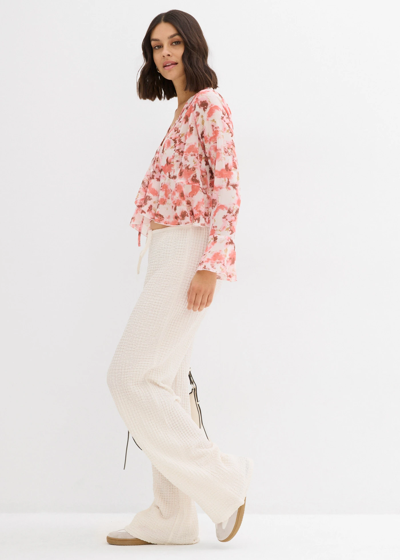 Chiffon blouse met volants • lichtroze-rookroze-wolwit gedessineerd • bonprix online shop