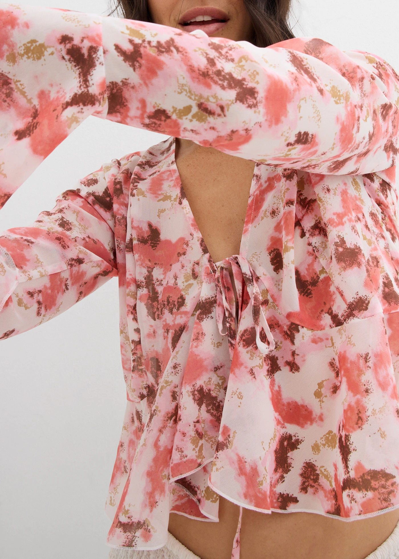 Chiffon blouse met volants • lichtroze-rookroze-wolwit gedessineerd • bonprix online shop