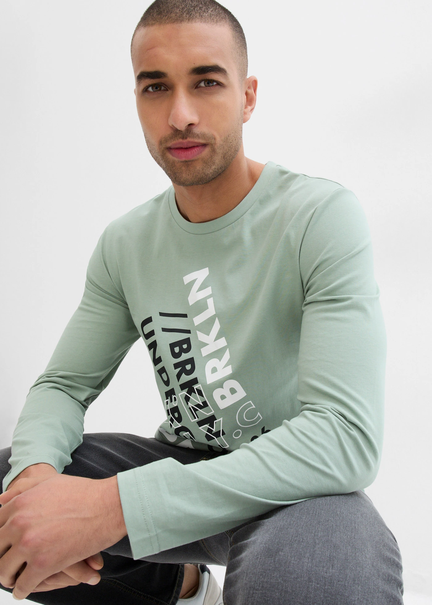 Bluză cu mâneci lungi din bumbac organic 100% • verde fumuriu, cu imprimeu • magazin bonprix