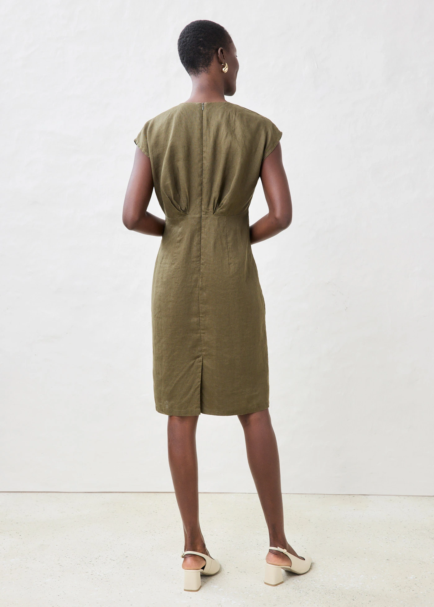 Pouzdrové šaty z čistého lnu • tmavě olivová • bonprix obchod