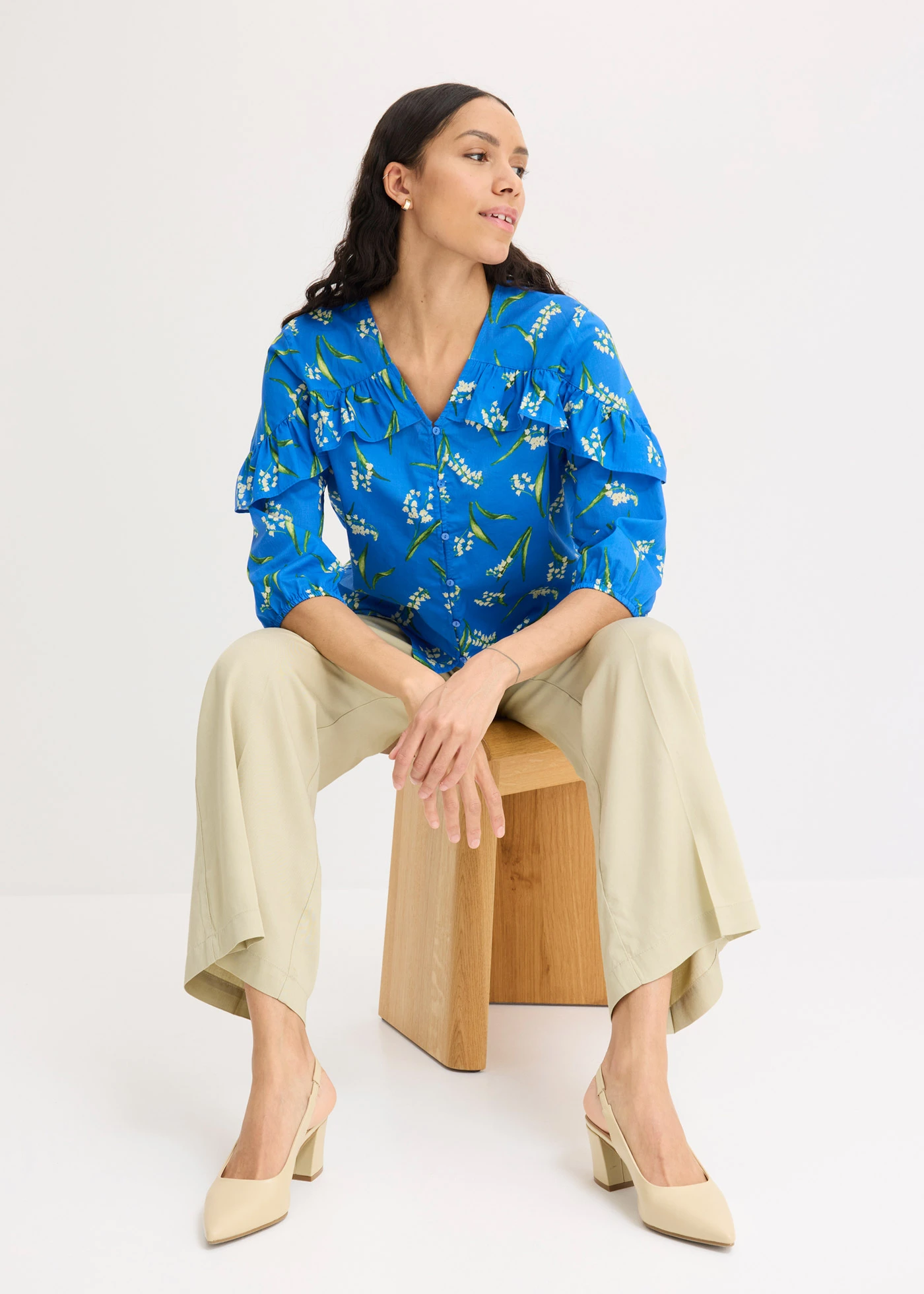 Gedessineerde blouse met volants • gletsjerblauw gebloemd • bonprix online shop