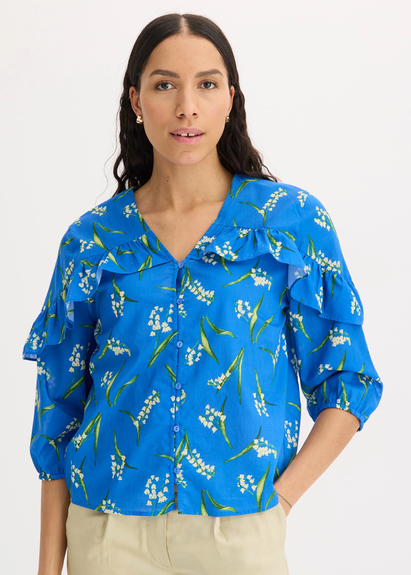 Gedessineerde blouse met volants • gletsjerblauw gebloemd • bonprix online shop