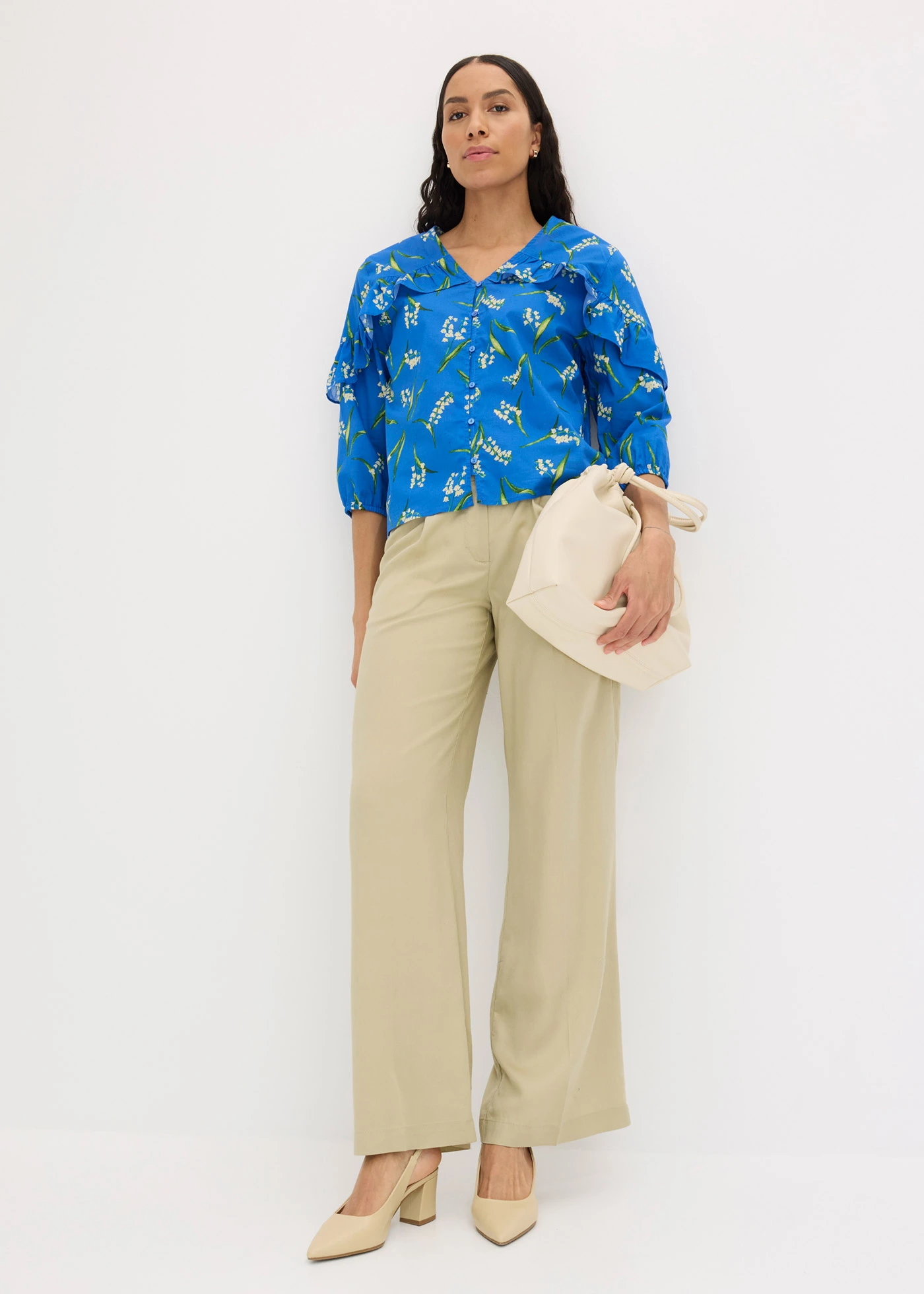 Gedessineerde blouse met volants • gletsjerblauw gebloemd • bonprix online shop