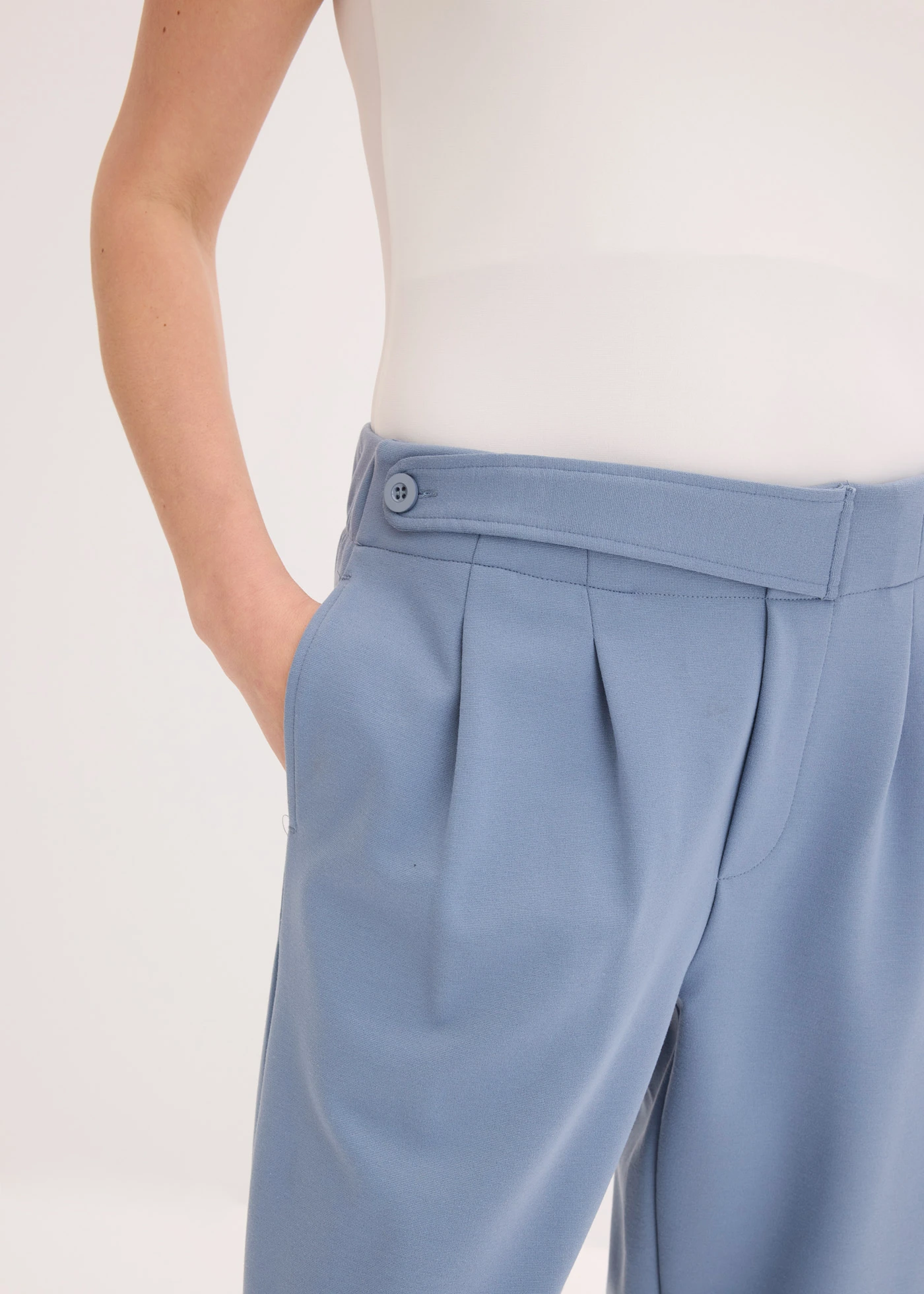 Pantalon barrel à pinces • bleu fumée • Boutique bonprix