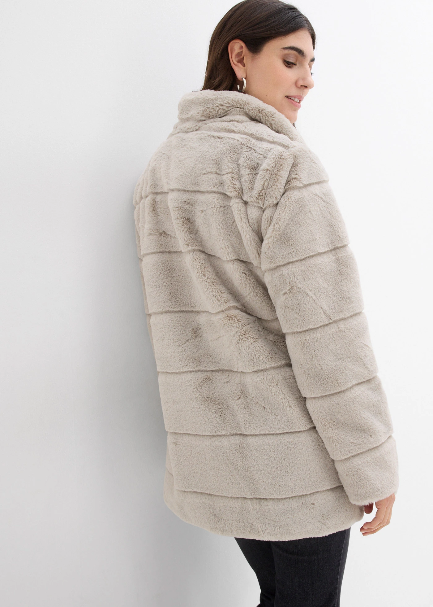 Hebká těhotenská/nosicí bunda z umělé kožešiny • světle šedá • bonprix obchod