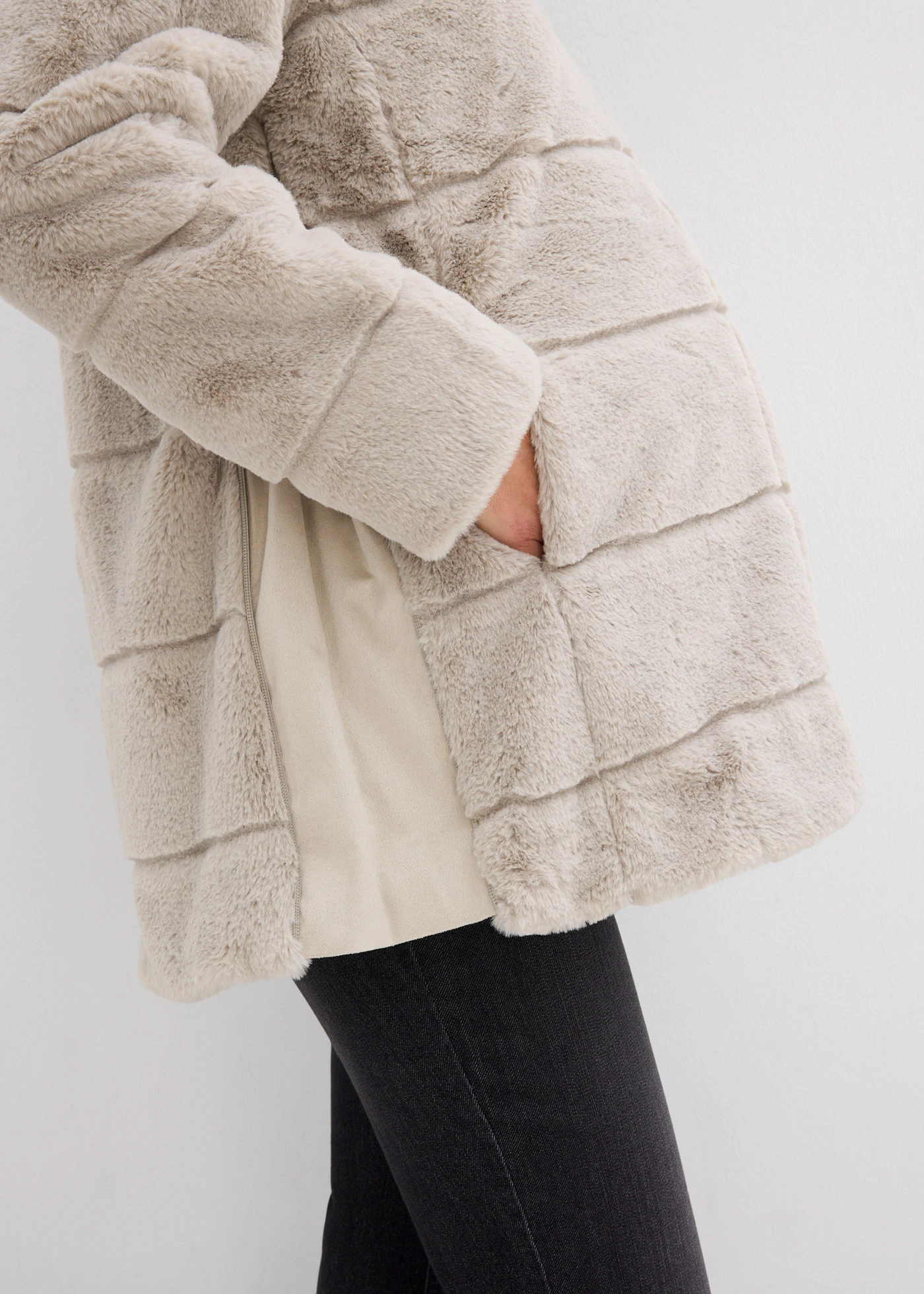 Hebká těhotenská/nosicí bunda z umělé kožešiny • světle šedá • bonprix obchod