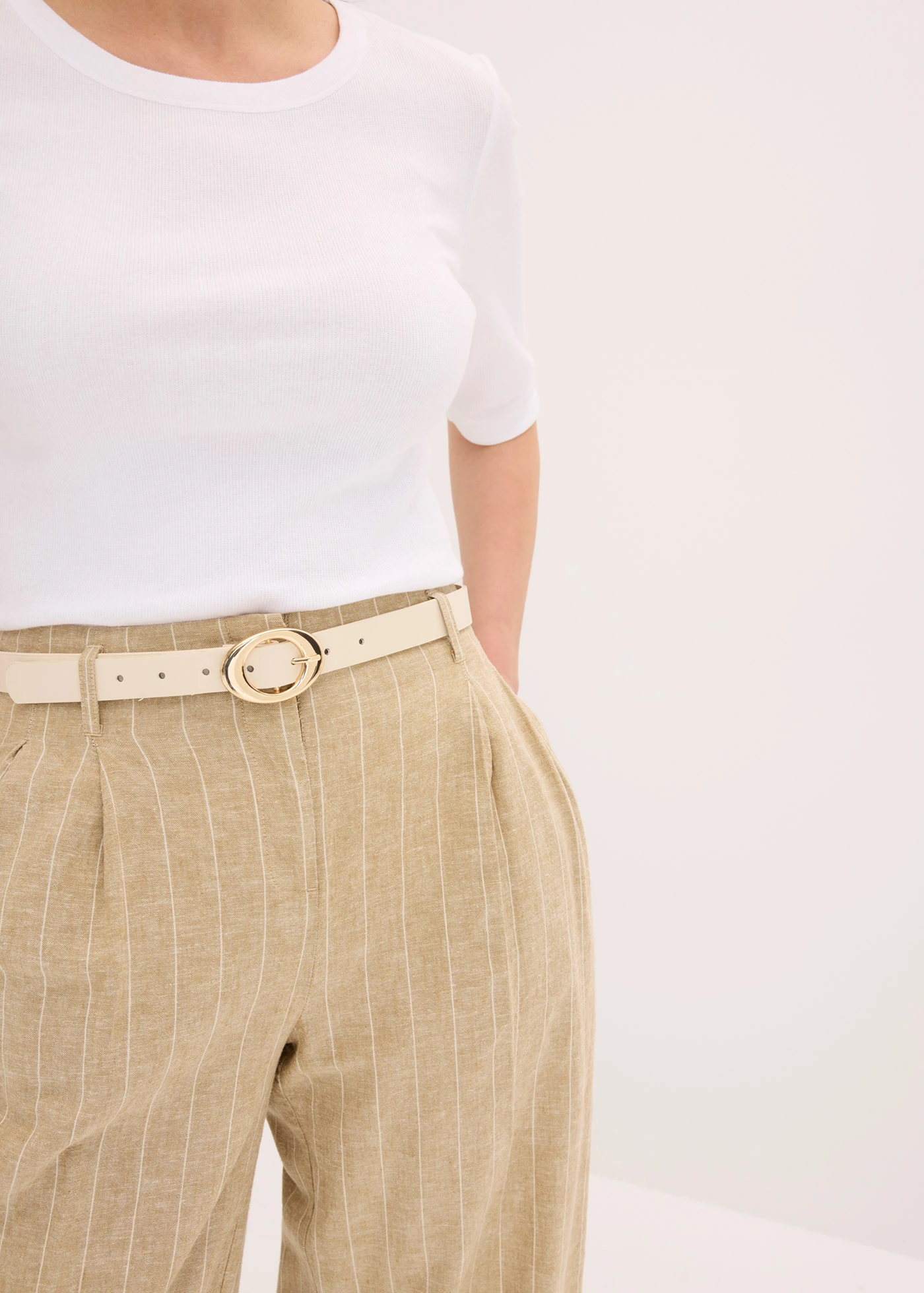 Spodnie z zakładkami, z domieszką lnu • jasnooliwkowy-kremowy w paski • sklep bonprix