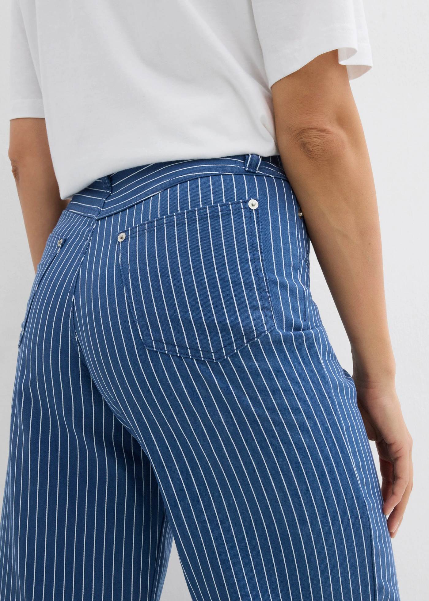 Pantalon en twill 100% coton • indigo clair rayé • Boutique bonprix