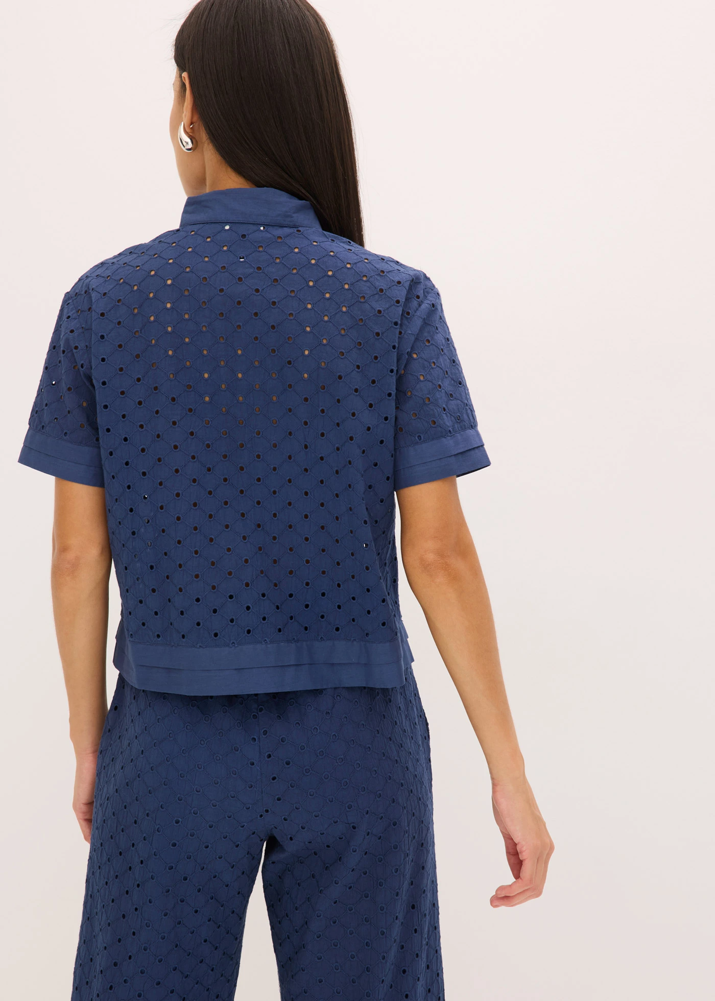 Blouse met broderie anglaise • donkerblauw • bonprix online shop