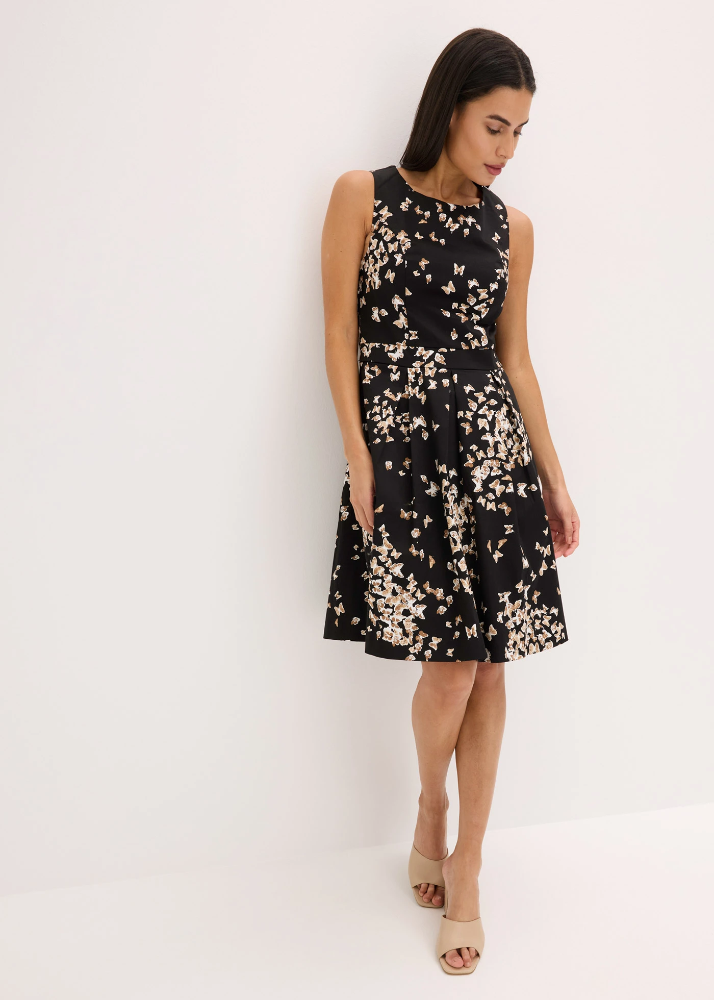 Jurk met permanente plooien en zakken • zwart/sandbeige • bonprix online shop