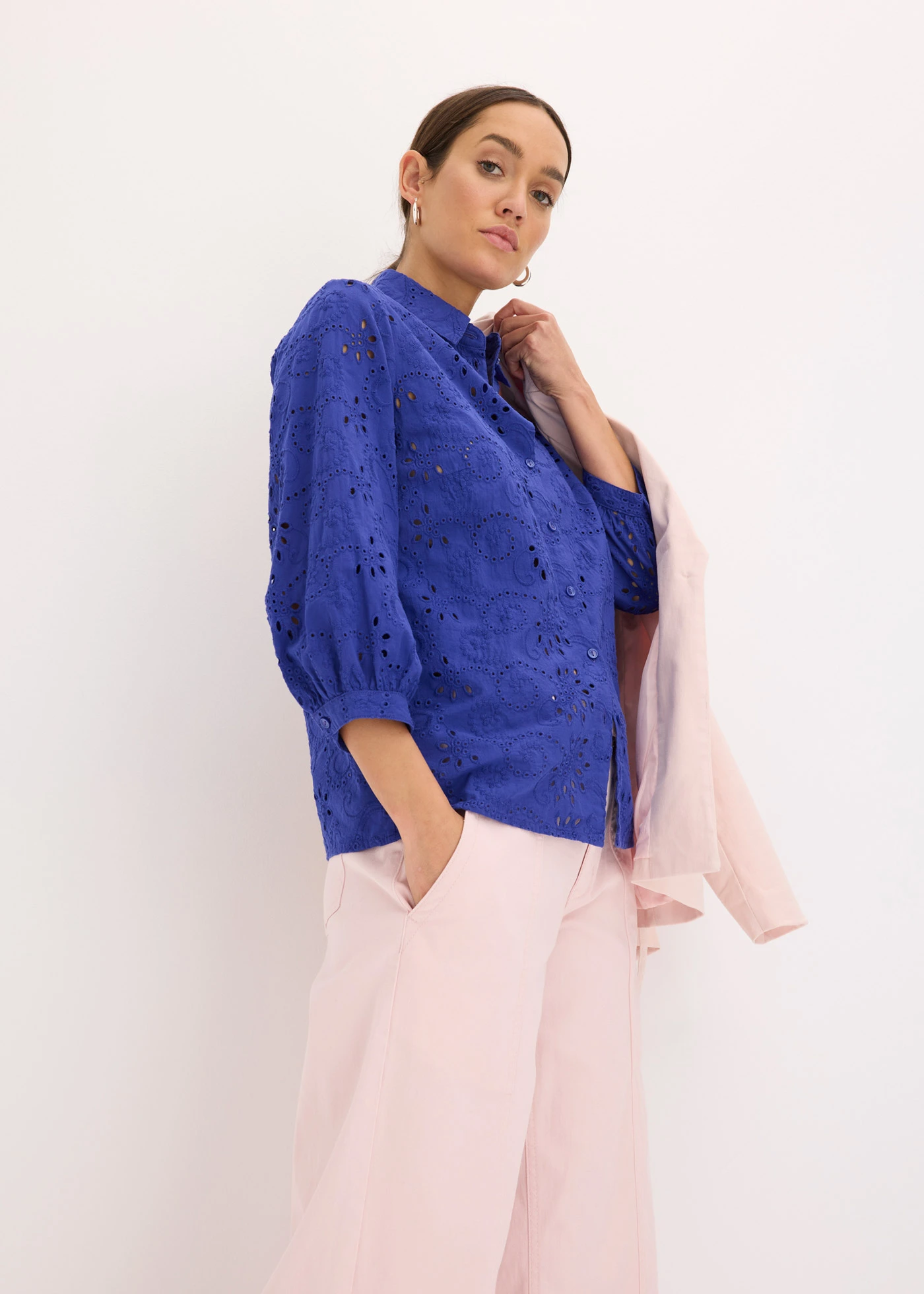 Chemisier en broderie anglaise • bleu saphir • Boutique bonprix
